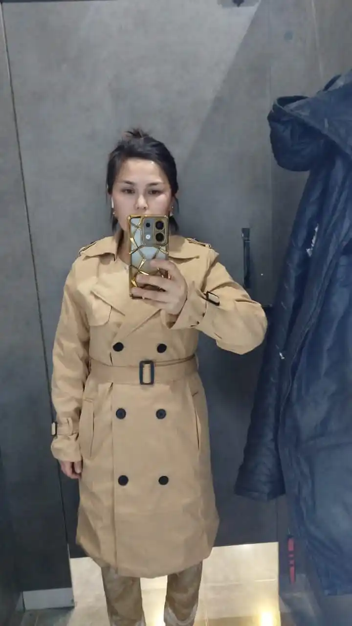Ayollar uchun o‘rta uzunlikdagi trench plash, M–4XL — ELLY FASHION