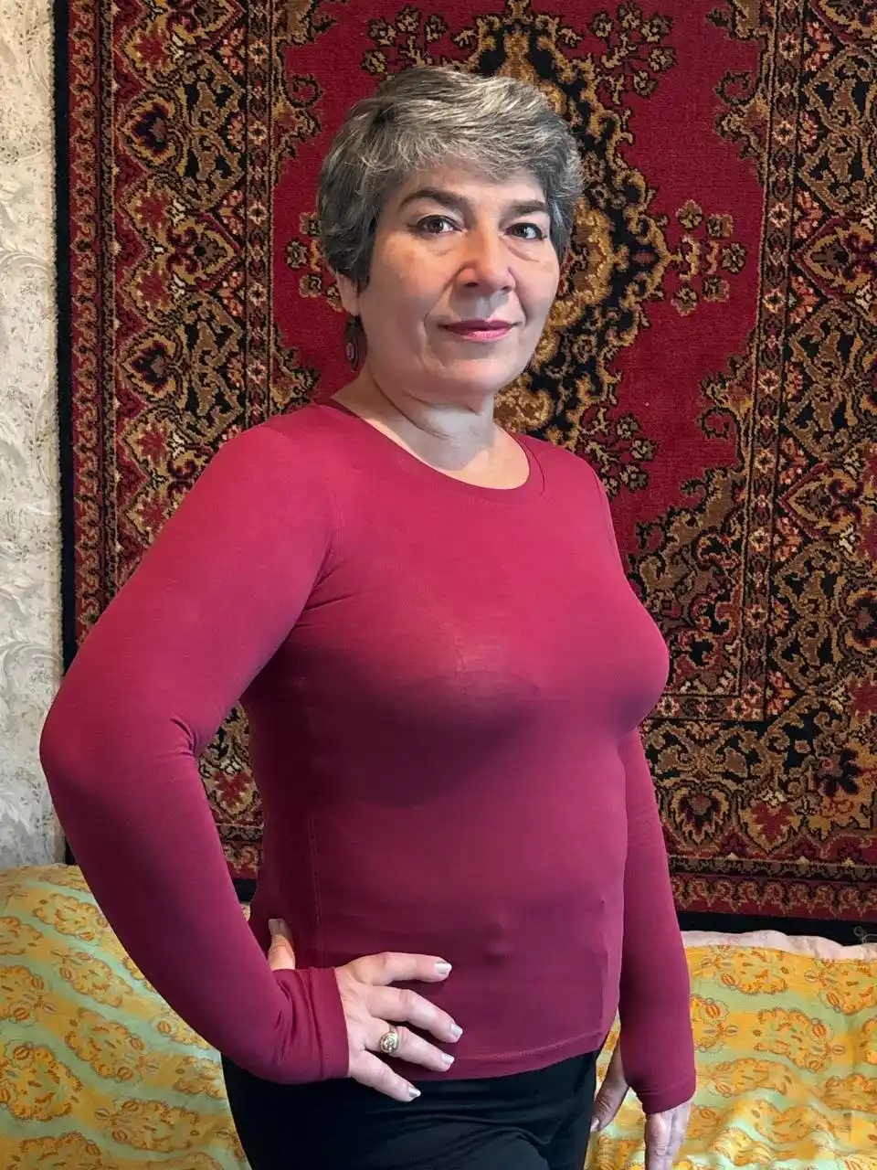 Женский лонгслив с длинным рукавом и прорезью для пальца 