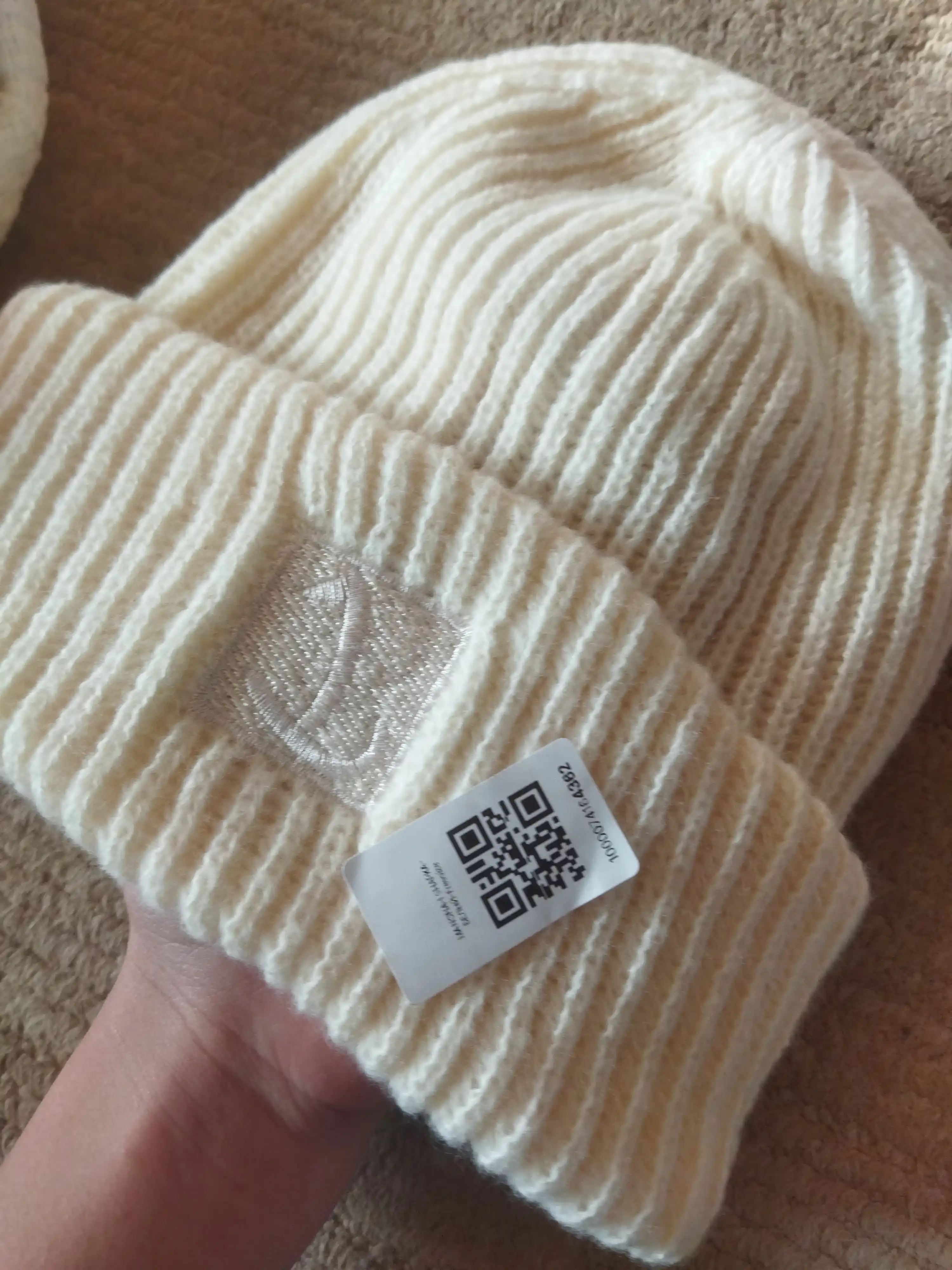 Женская шапка — тёплая, мягкая, в стиле «beanie»