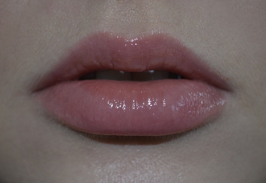 Блеск для губ аромат клубники FRESH LOOK JUICY LIPS lip gloss, розовый, 10 мл