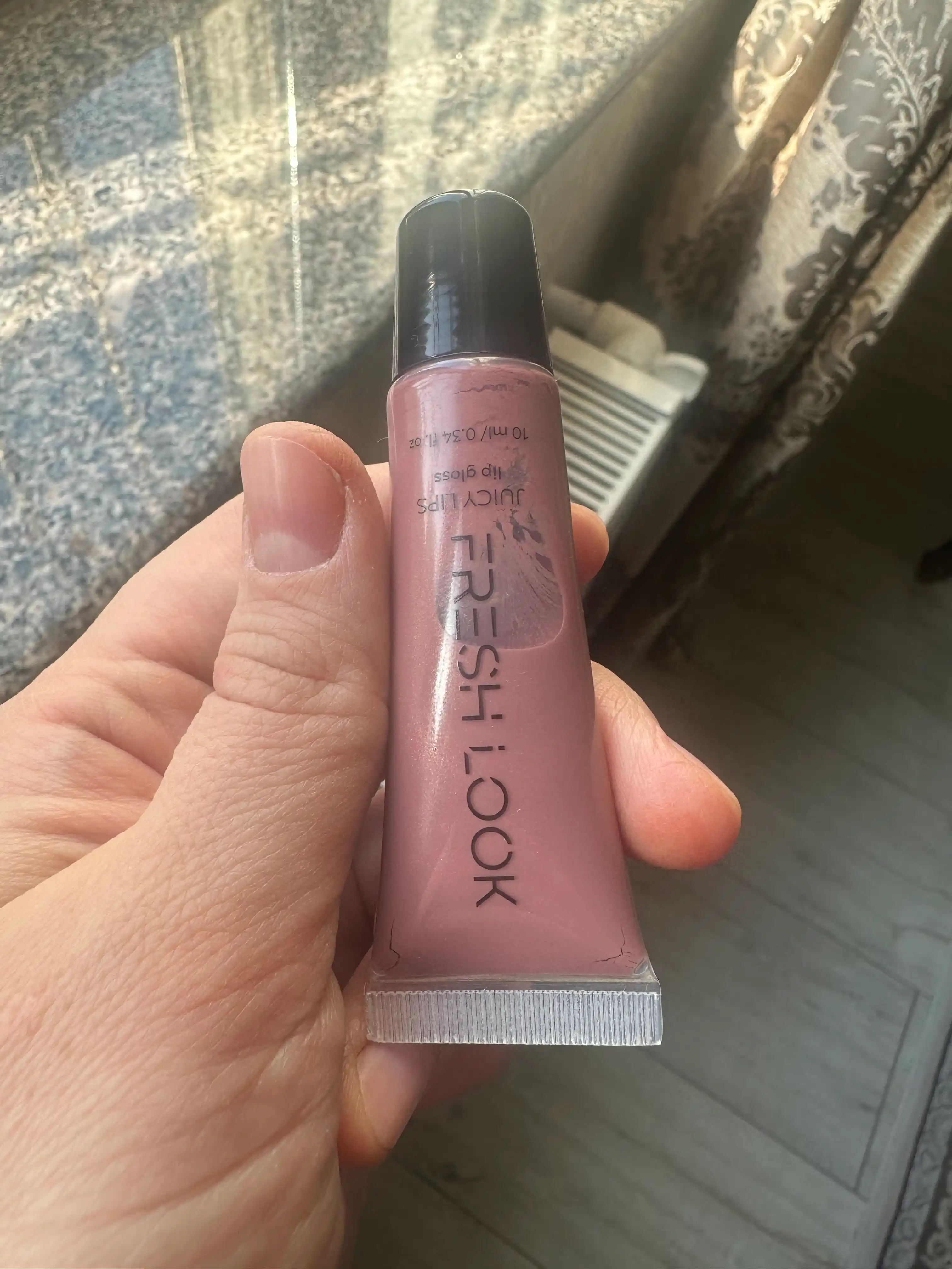 Блеск для губ аромат клубники FRESH LOOK JUICY LIPS lip gloss, розовый, 10 мл