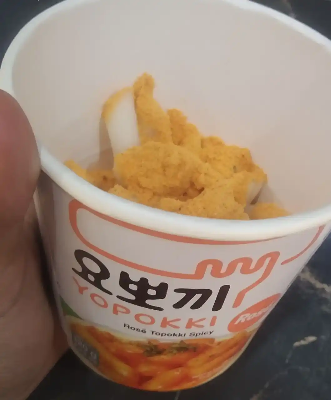 Рисовые палочки Yopokki Halal Rose Toppoki Cup (острые), 120 г *
