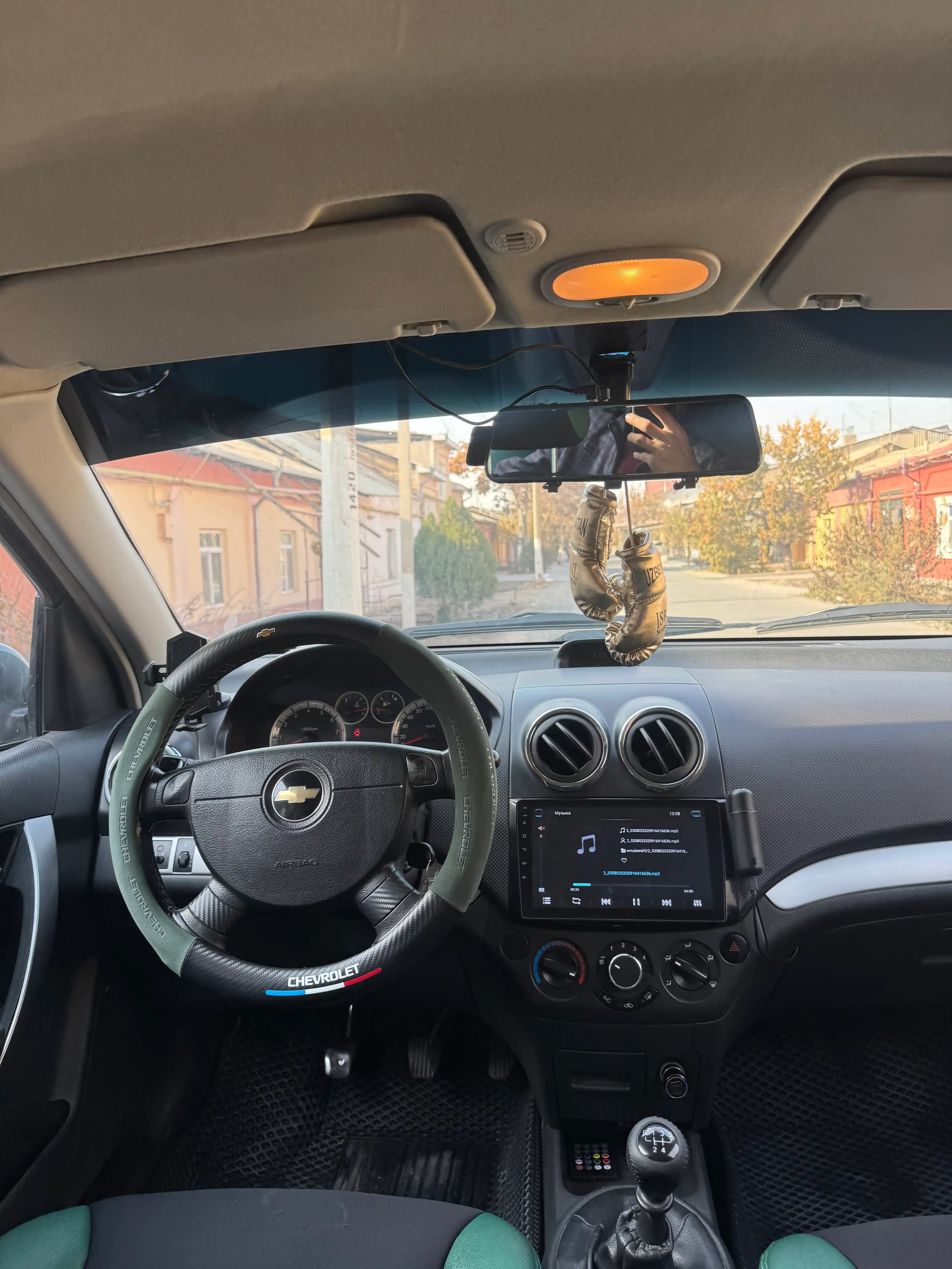 Avtomobil ruli uchun karbon tolali rul g'ilof, Chevrolet