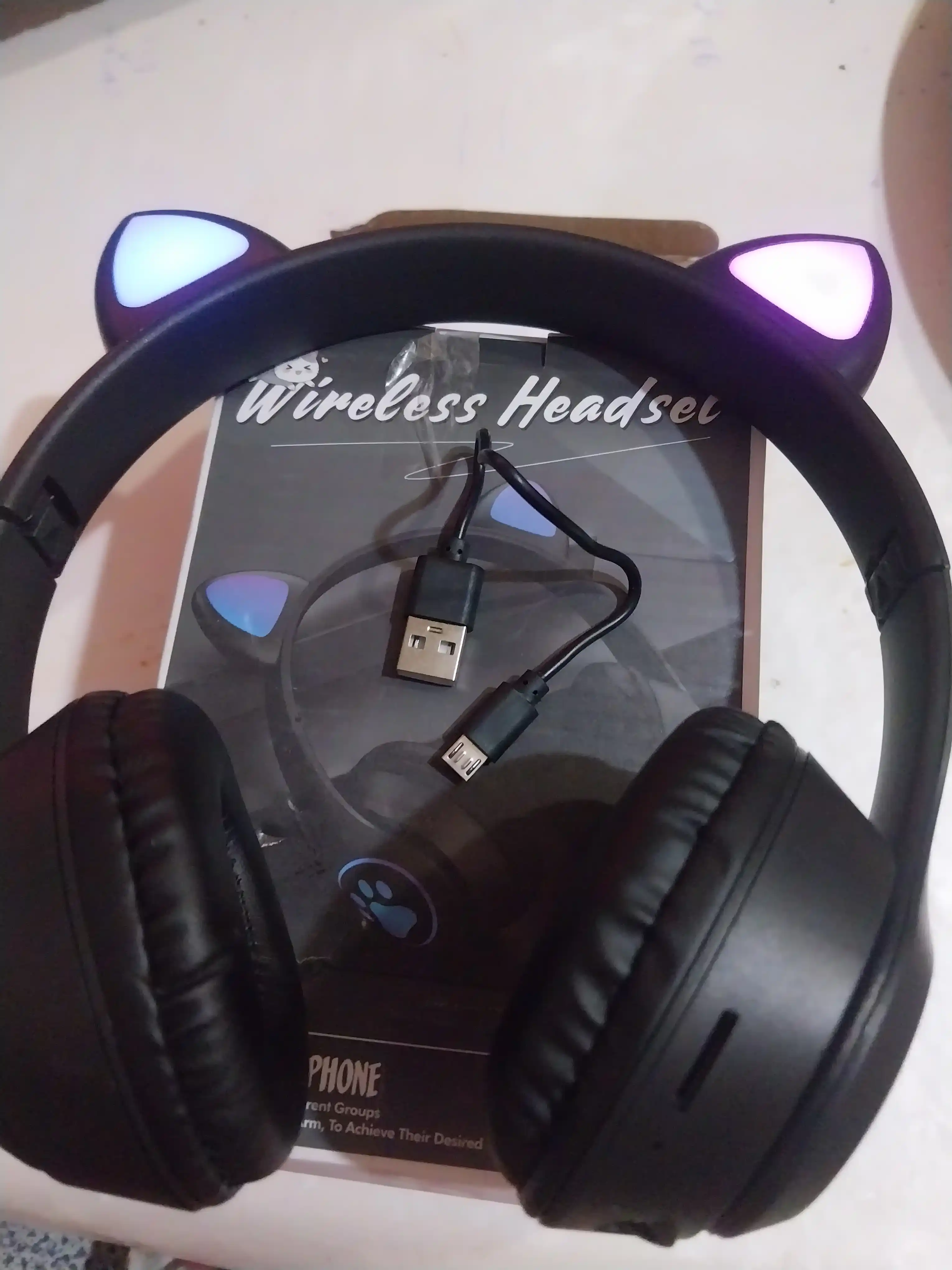 Simsiz quloqchin Cat Ear, yonadigan mushuk quloqlari bilan, Bluetooth