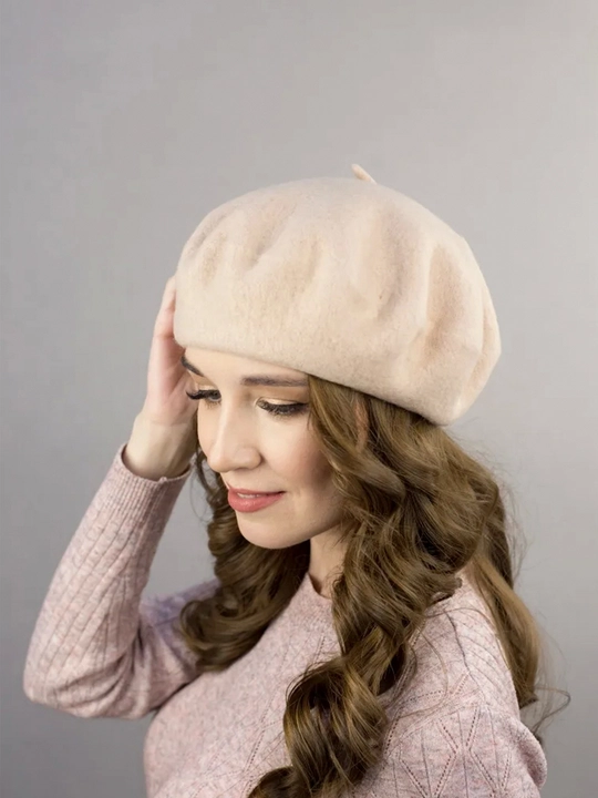 Ayollar uchun beret, klassika uslubida