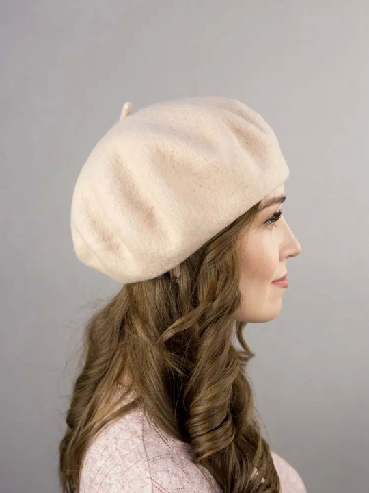 Ayollar uchun beret, klassika uslubida