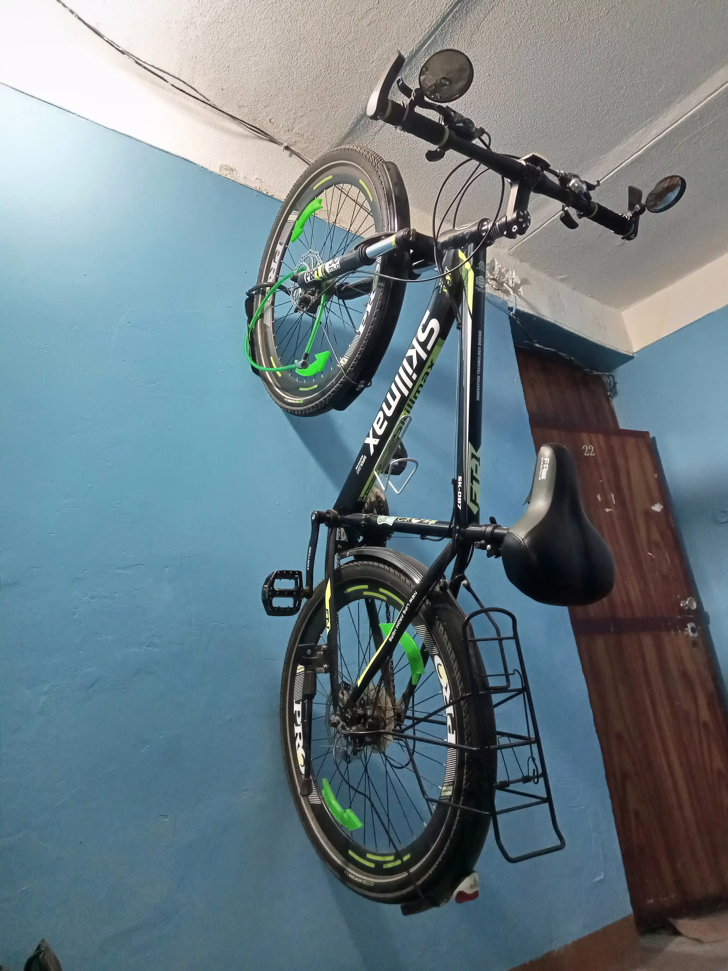 Devorga o'rnatilgan velosiped tokchasi
