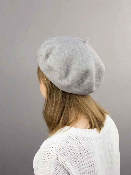 Ayollar uchun beret, klassika uslubida