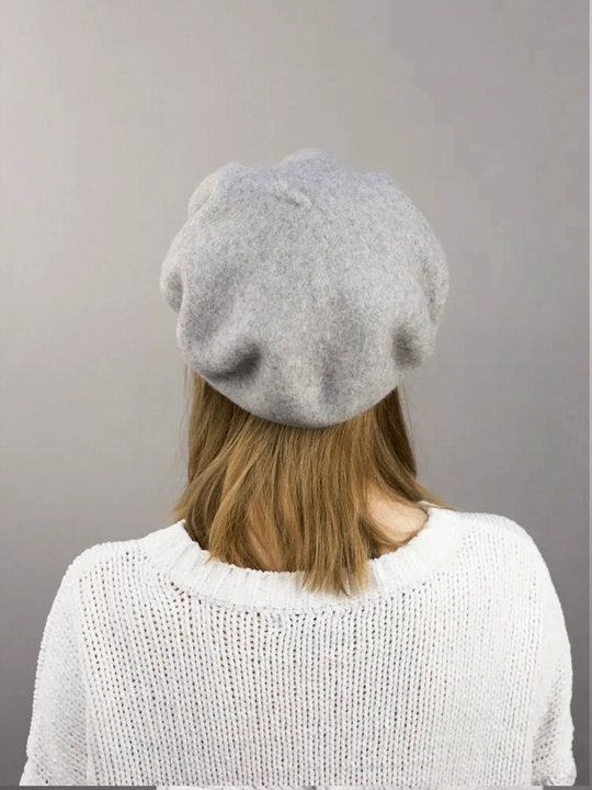 Ayollar uchun beret, klassika uslubida