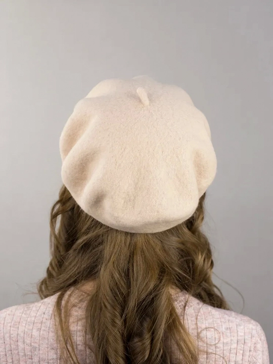 Ayollar uchun beret, klassika uslubida