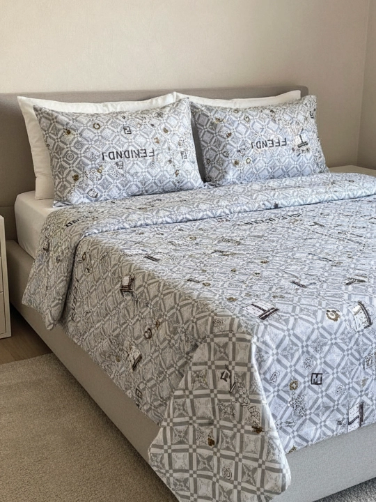 Комплект постельного белья: двуспальный 220×225 см, односпальный 220×150, наволочки 70×50