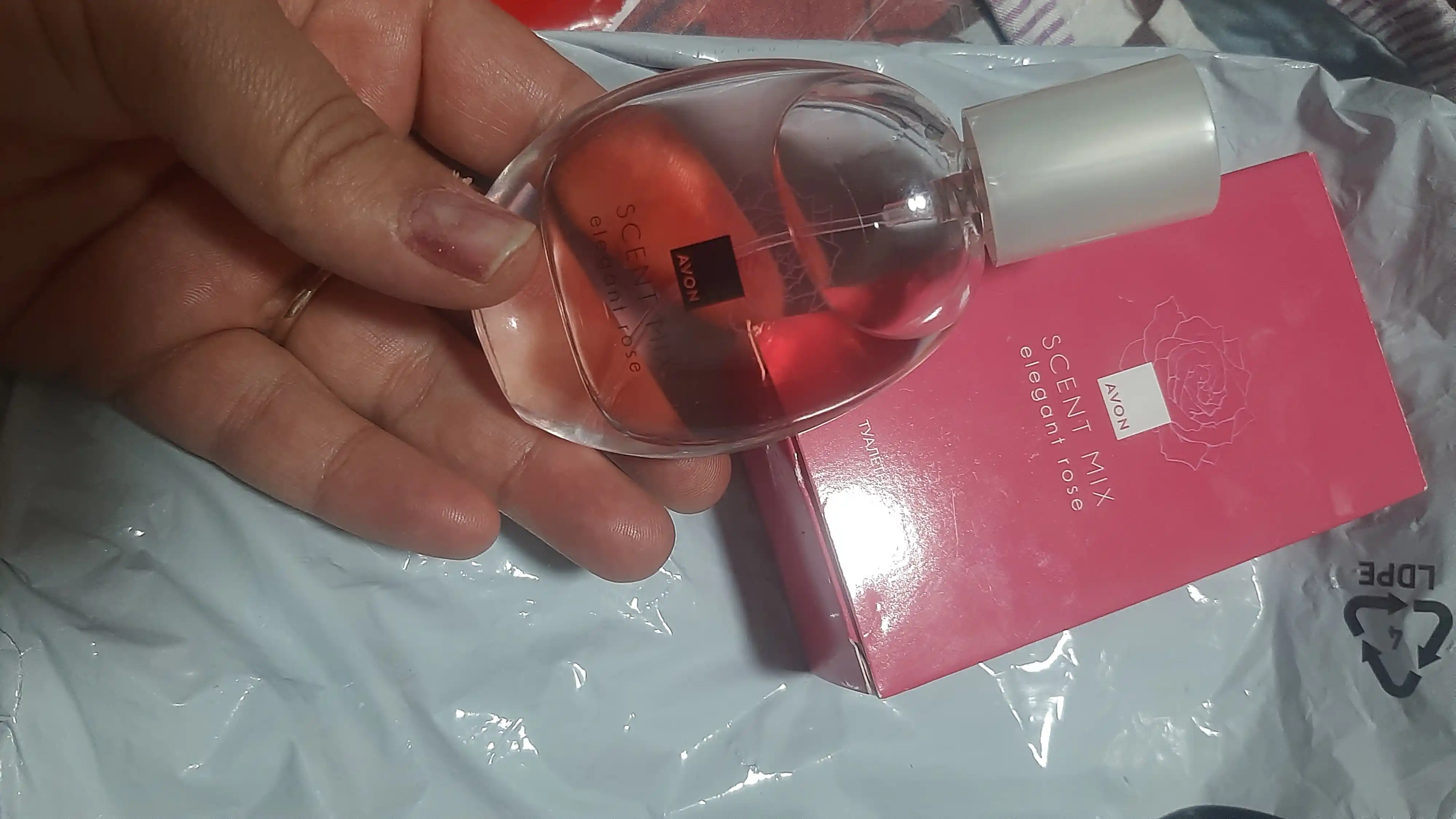AVON Scent Mix Elegant Rose turkumidagi pardoz suvi, 30 ml