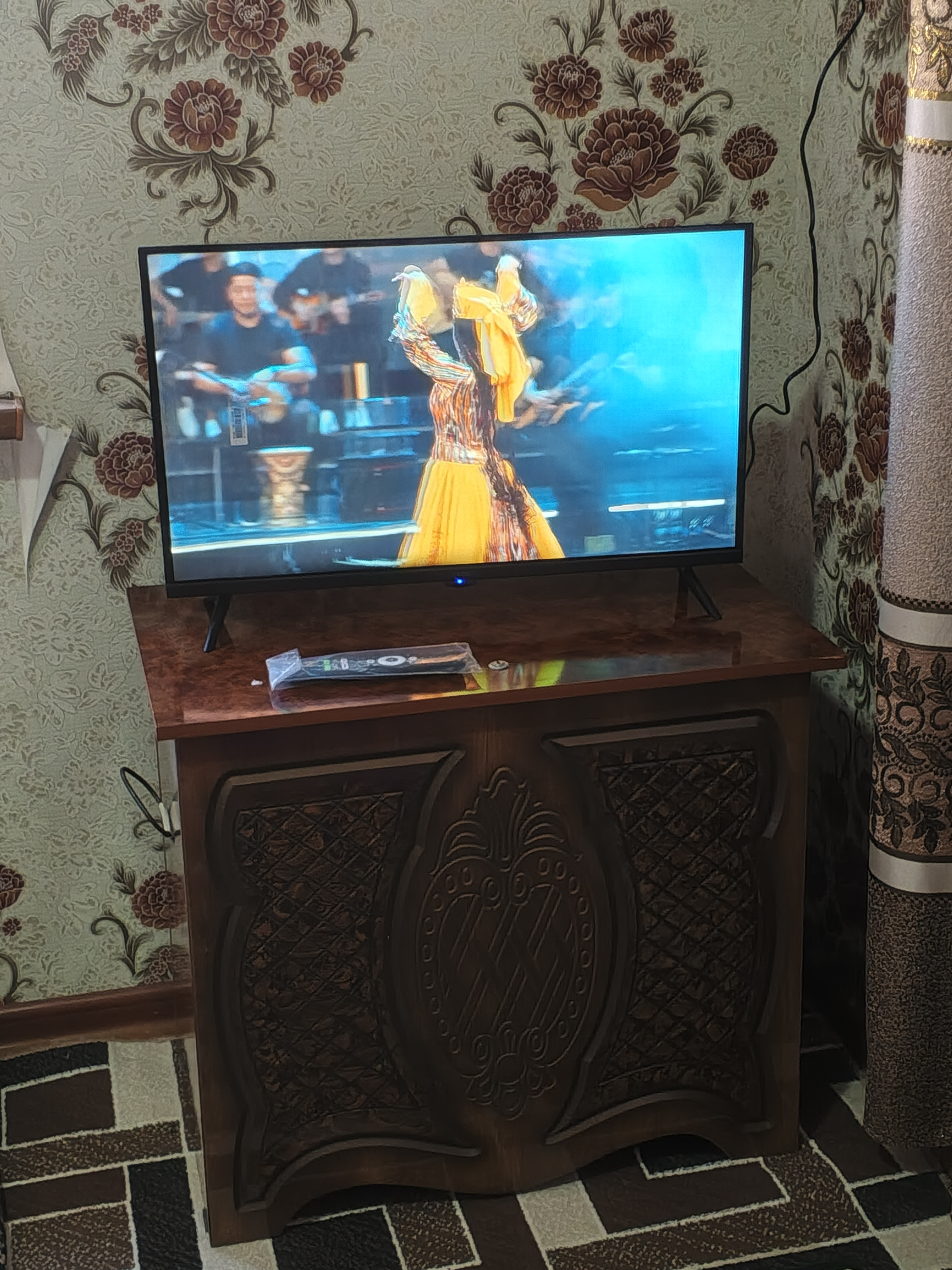 Телевизор QLT 32" 32HA2