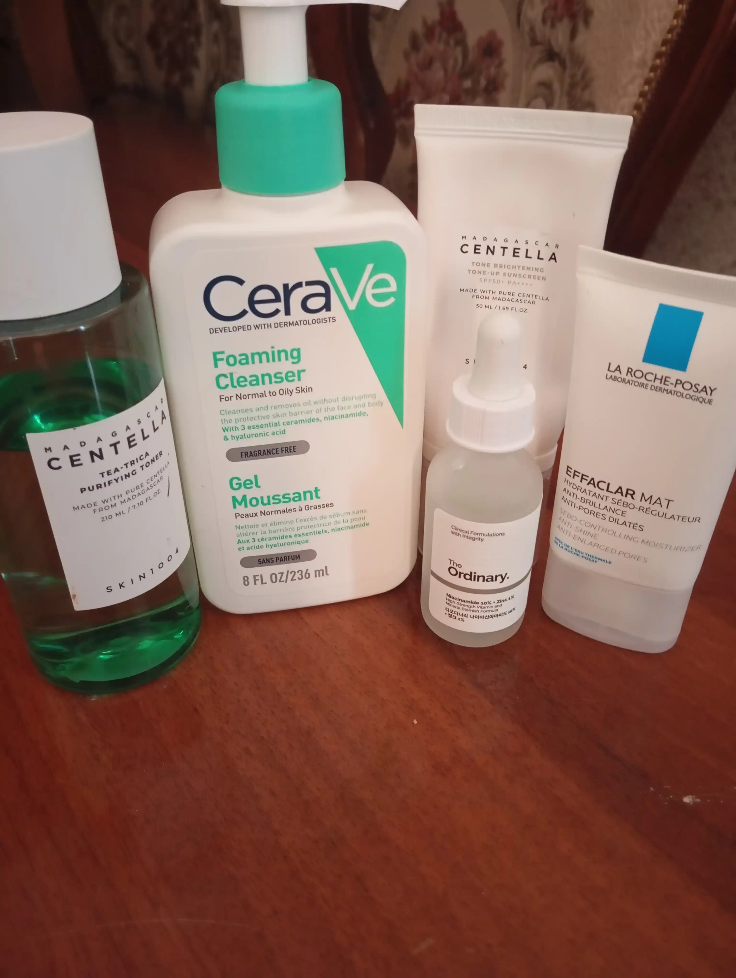 Nemlendirici emulsiyasi LA ROCHE-POSAY EFFACLAR MAT, matlash, o'z-o'zini tartibga solish , 40 ml