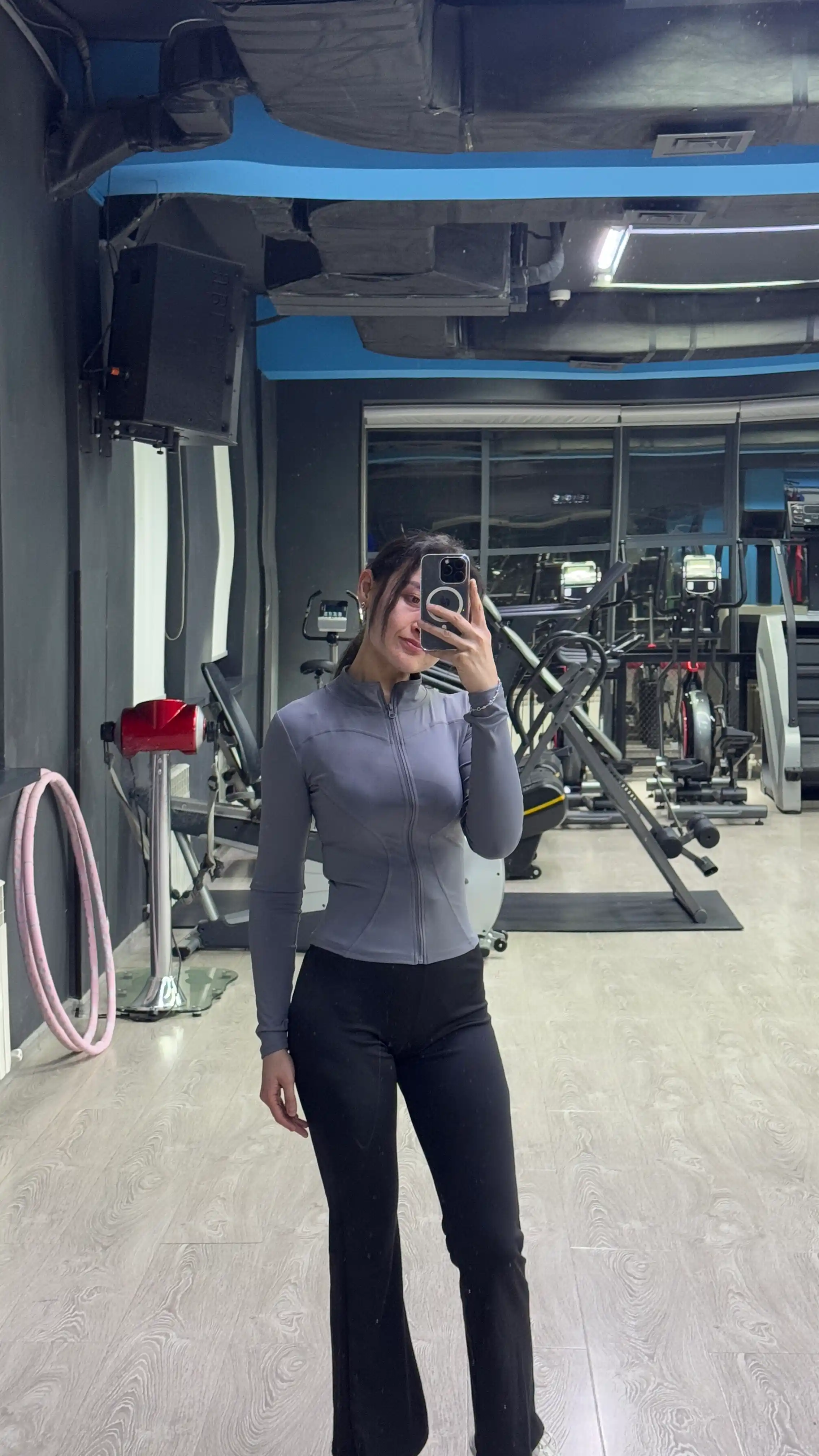 Ayollar rashgardlari, yopishib turadigan sport koftasi, fitnes uchun mo‘ljallangan