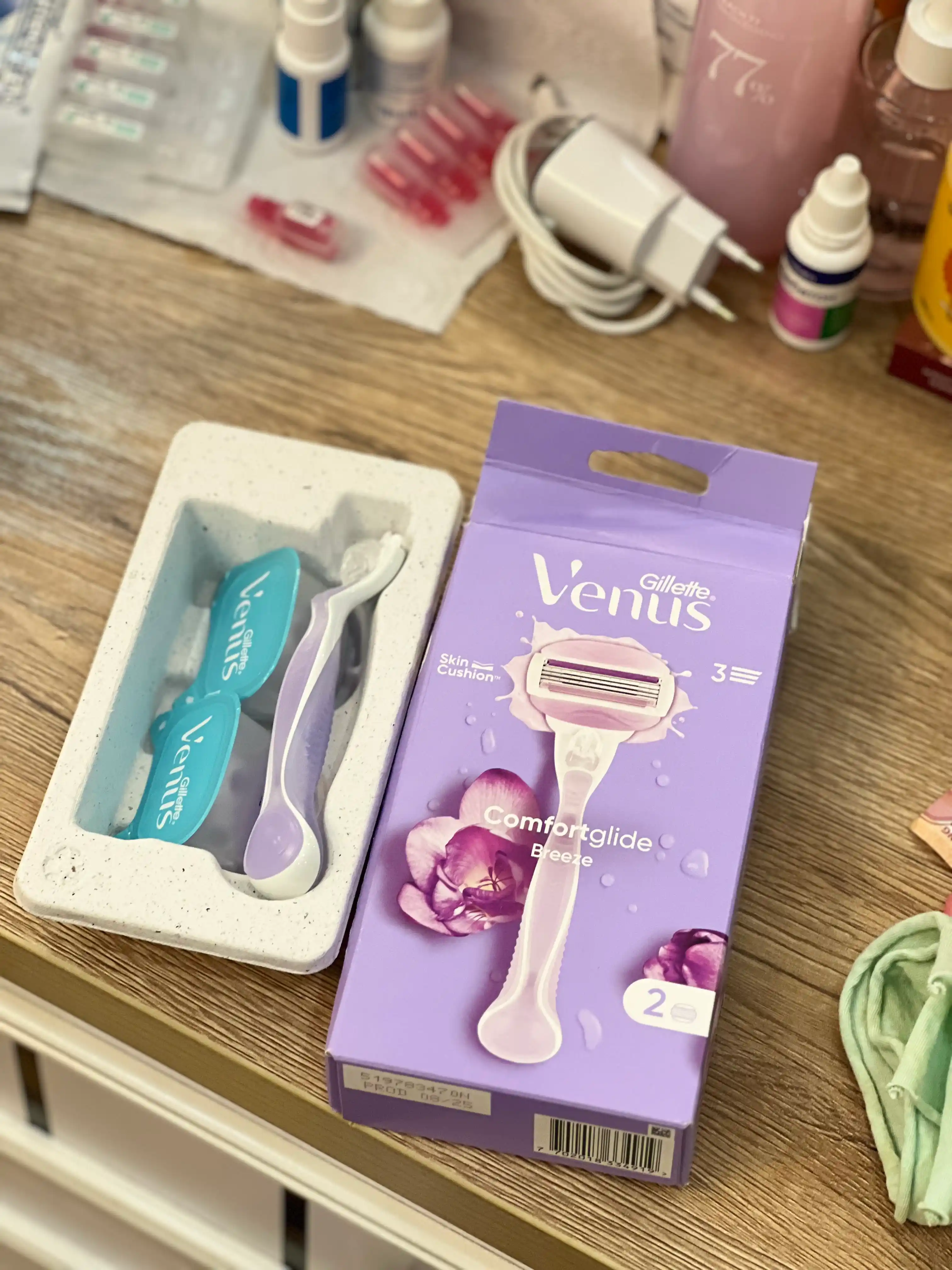 Женская бритва Venus Comfort Glide Breeze с 2сменными кассетами