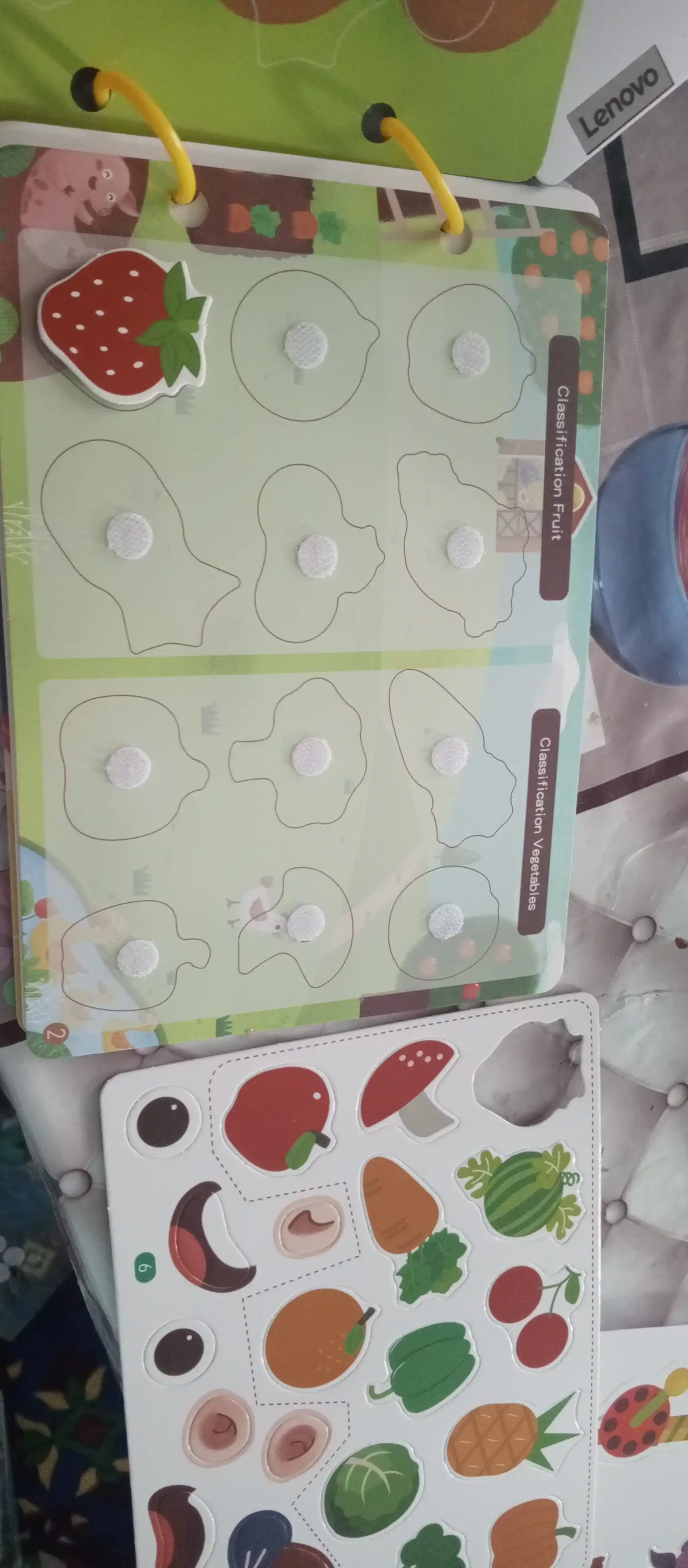 Usborne Busy Book, fetrdan tayyorlangan bizibord-kitob - kichkintoylar uchun taktil rivojlantiruvchi kitob