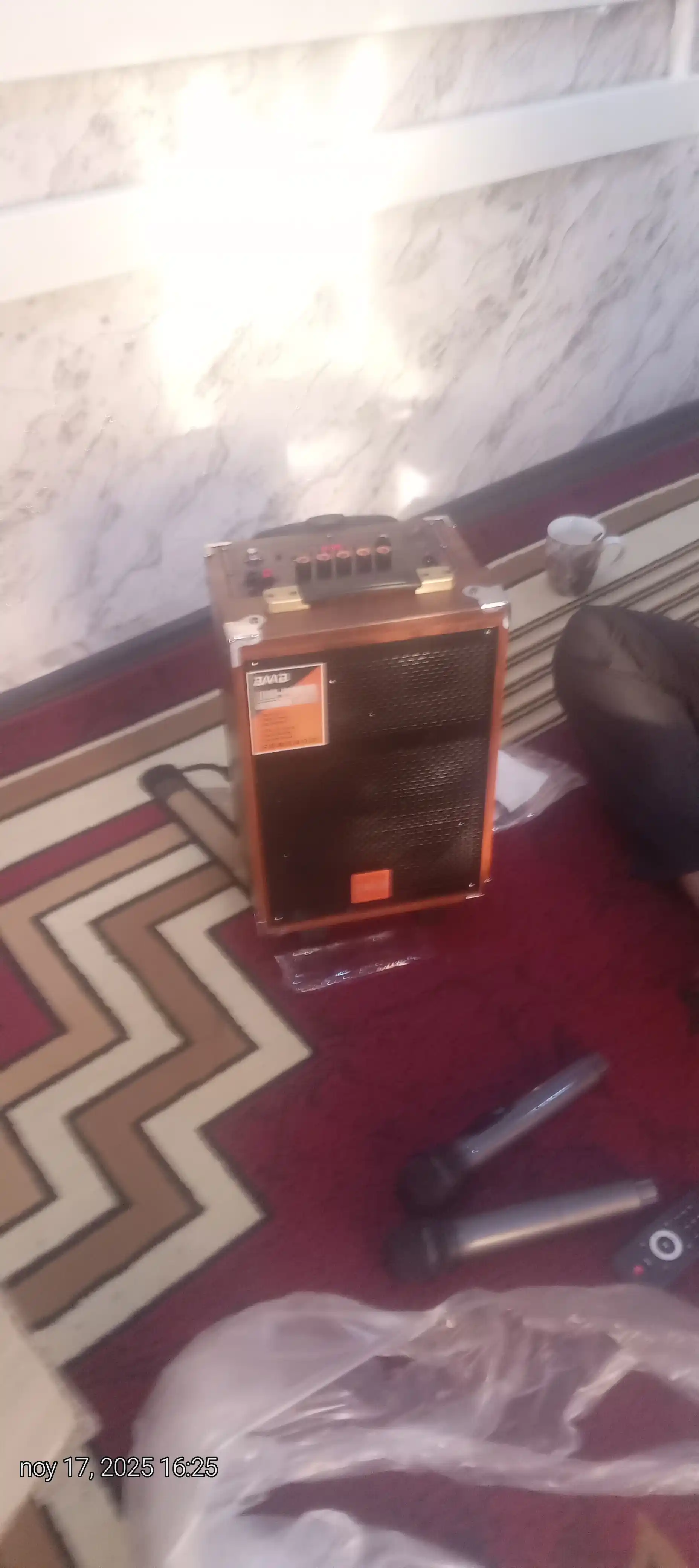 BAAB portativ karaoke Bluetooth karnay mikrofon va pult bilan