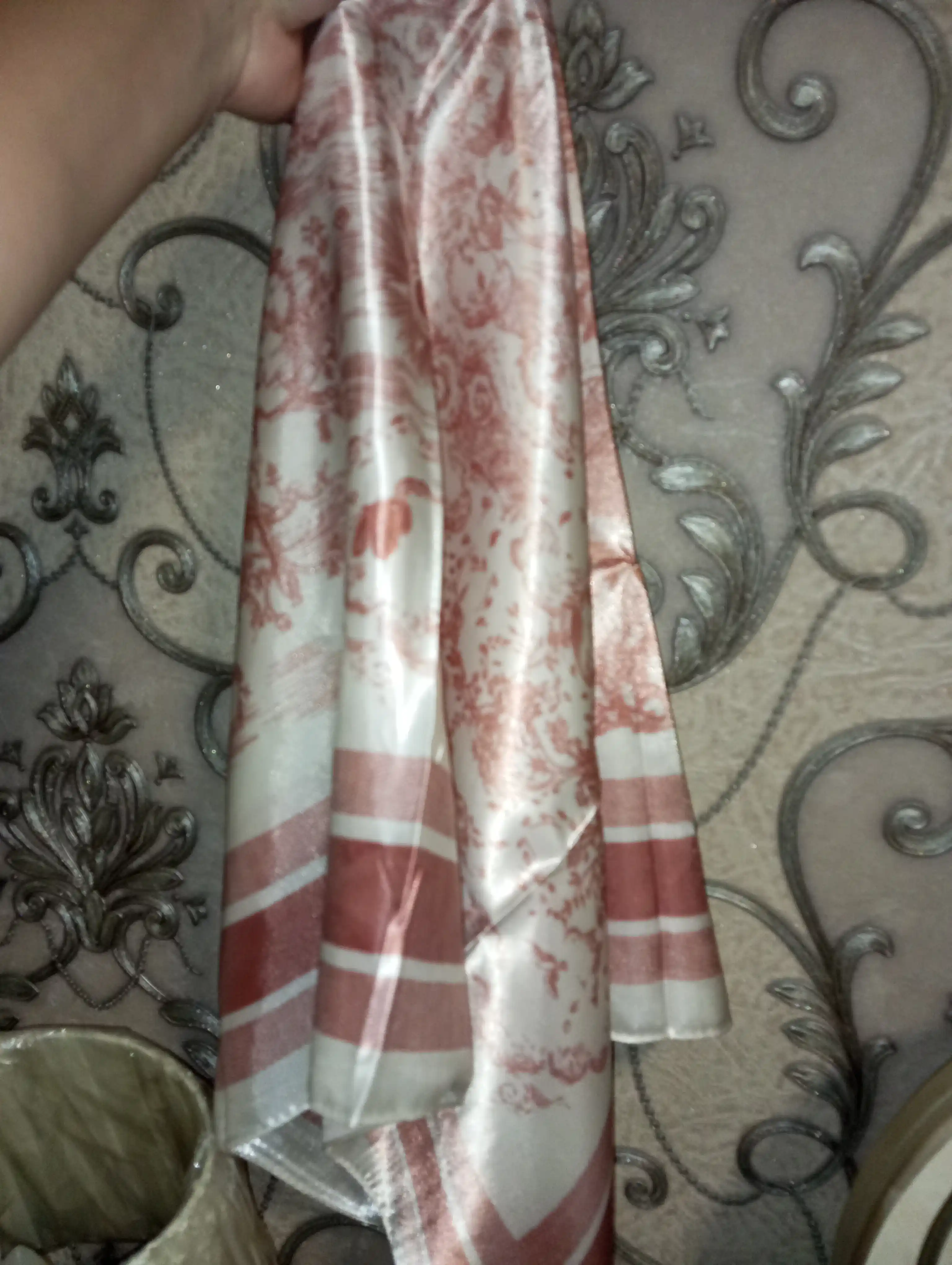 Ayollar uchun ipak ro'mol, 90 x 90 sm