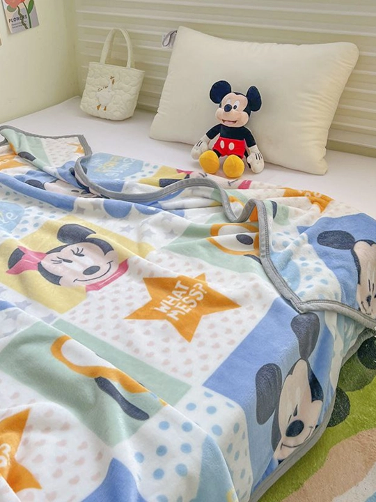 Disney qahramonlari tushirilgan plash