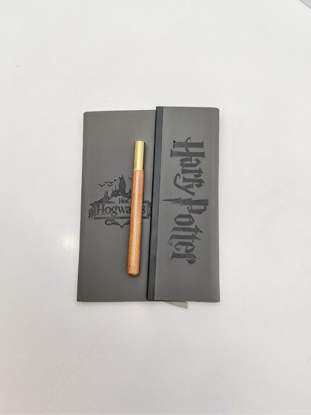 Harry Potter sovg‘a to‘plami — premium bloknot va oltin ruchka, Hogwarts dizayni