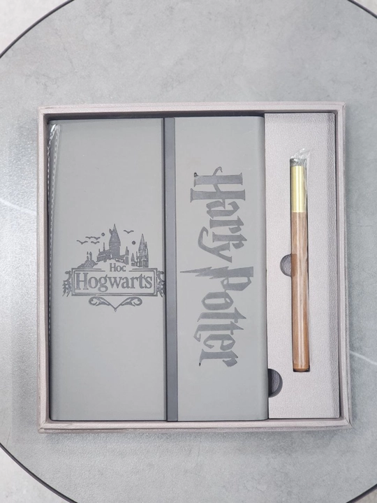 Harry Potter sovg‘a to‘plami — premium bloknot va oltin ruchka, Hogwarts dizayni
