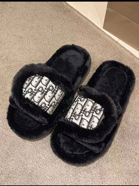 Домашние тапочки для женщин  - 