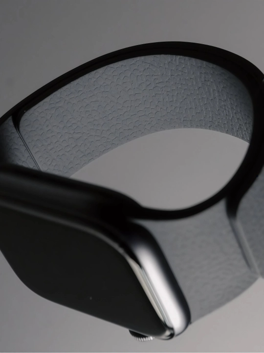 Ремешок с магнитной застёжкой и фактурой “личи” для Apple Watch S3–S11/SE/Ultra, 38–49 мм