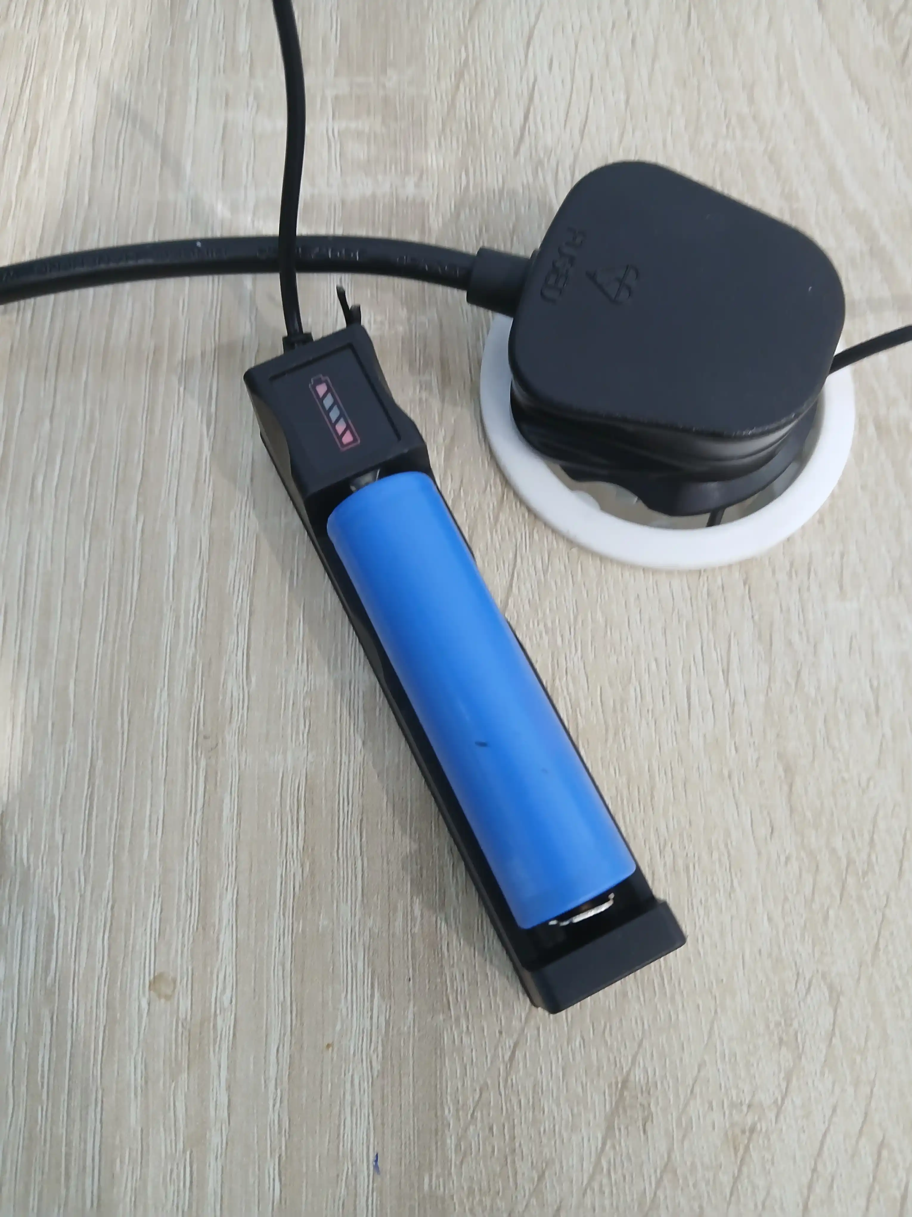 18650 TG-188 akumulyator batareyalari uchun USB zaryadlovchi