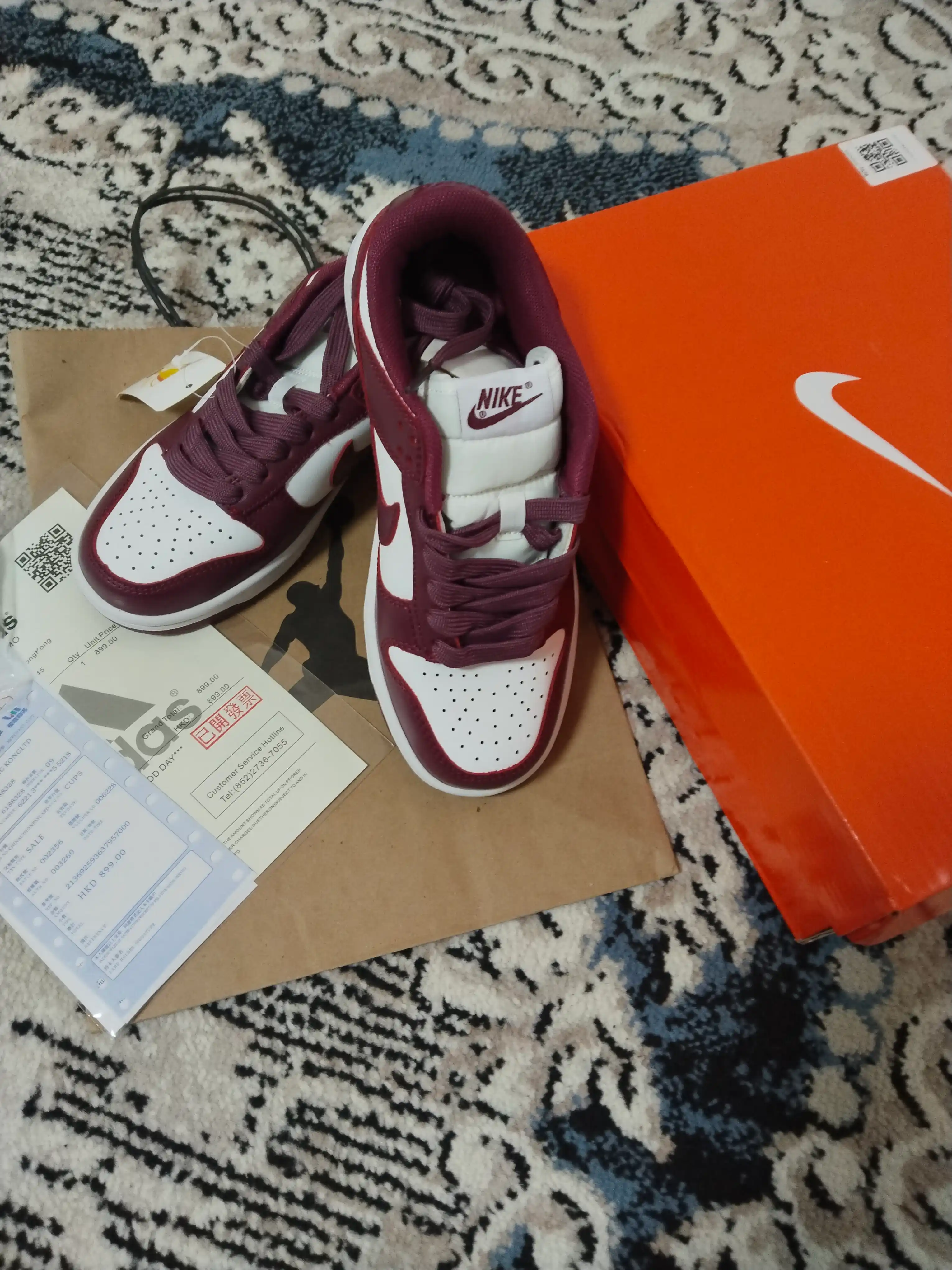 Кроссовки Nike , размер в размер, есть коробка, документы, подарок шнурки 2 шт
