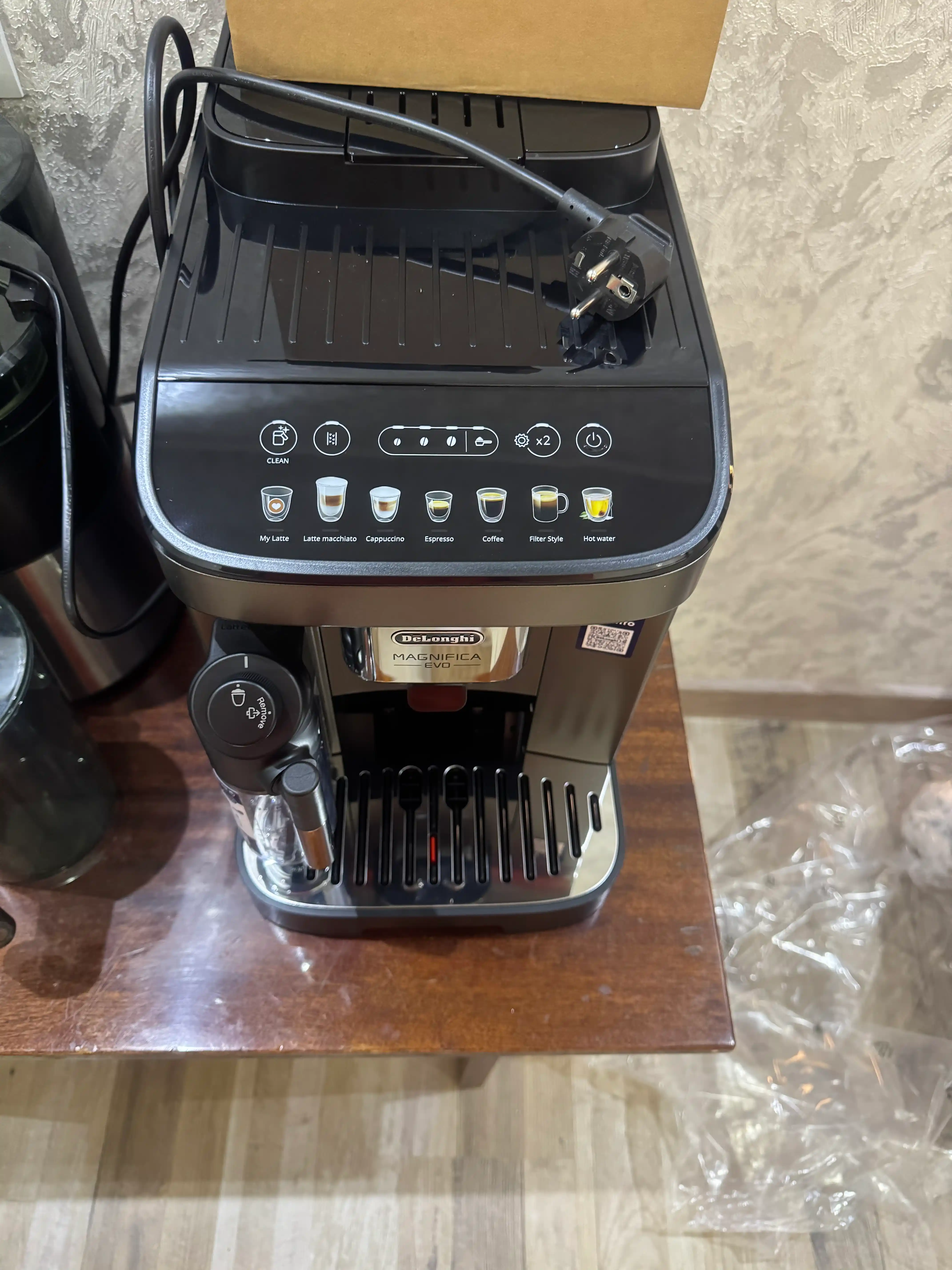 Kofe mashinasi DeLonghi ECAM290.81.TB