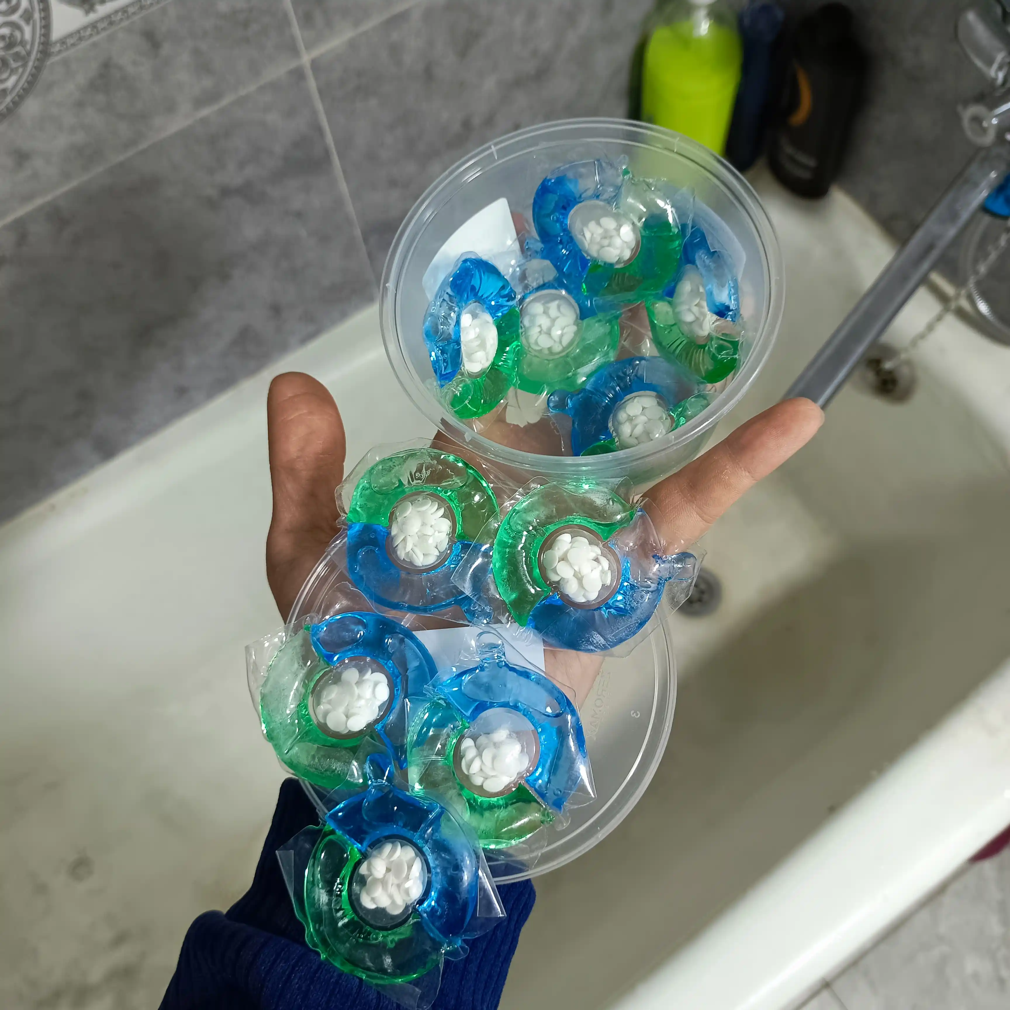 Капсулы для стирки любой одежды с кондиционером и отбеливателем