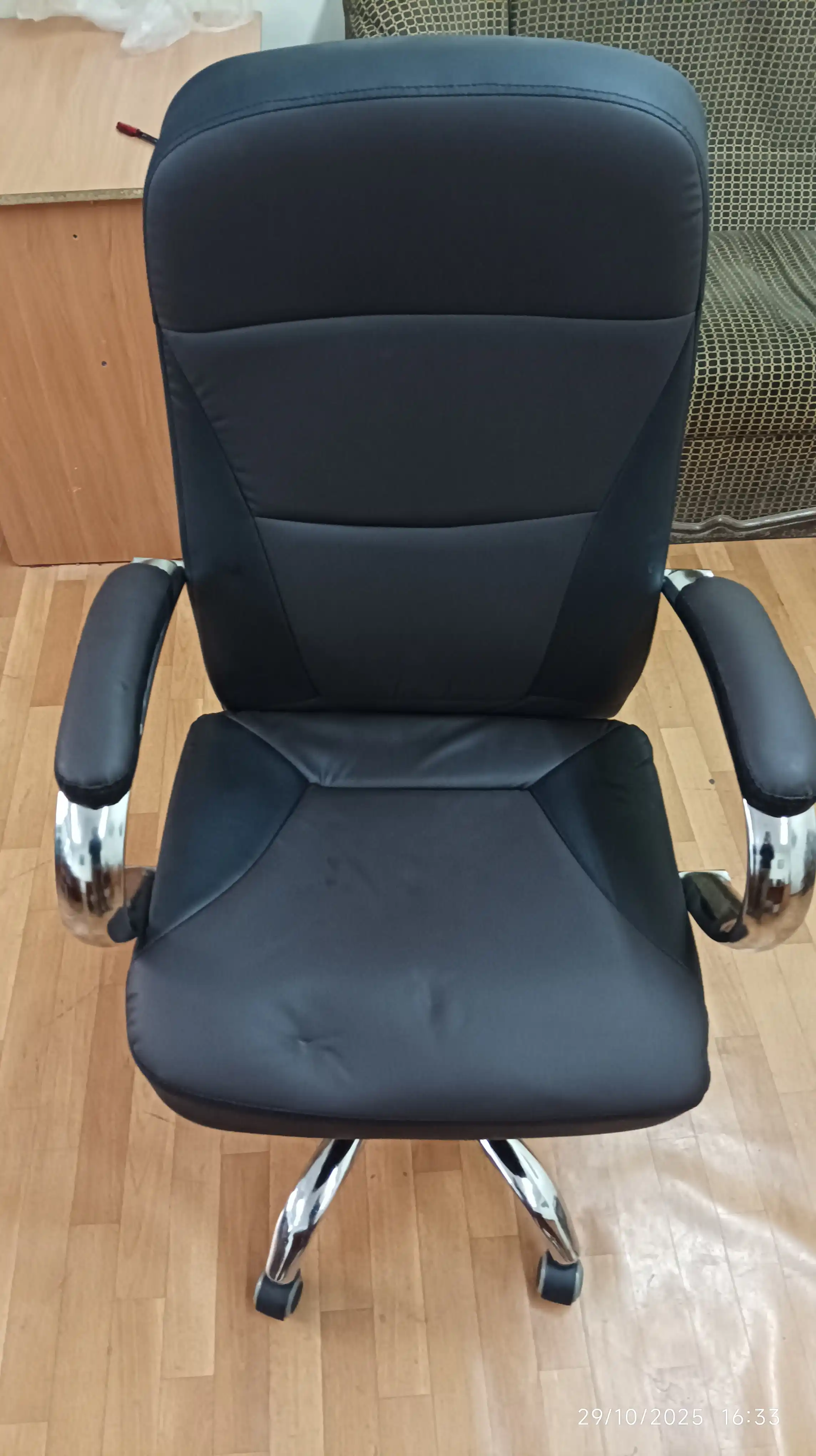 Ofis uchun kreslo, konfrensiya zallari, ofis, uy va boshqa joylar uchun xay tek kreslo