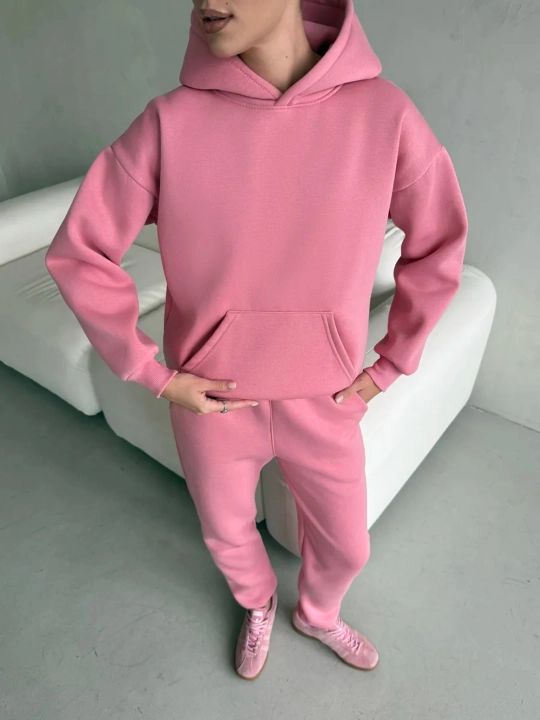 Ayollar sport kostyumi