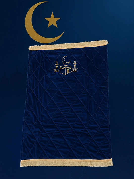 Diniy to'plam ibodat uchun, kitob, joynamoz, tasbeh, misvak, mushkambar, sovg'a qutisida