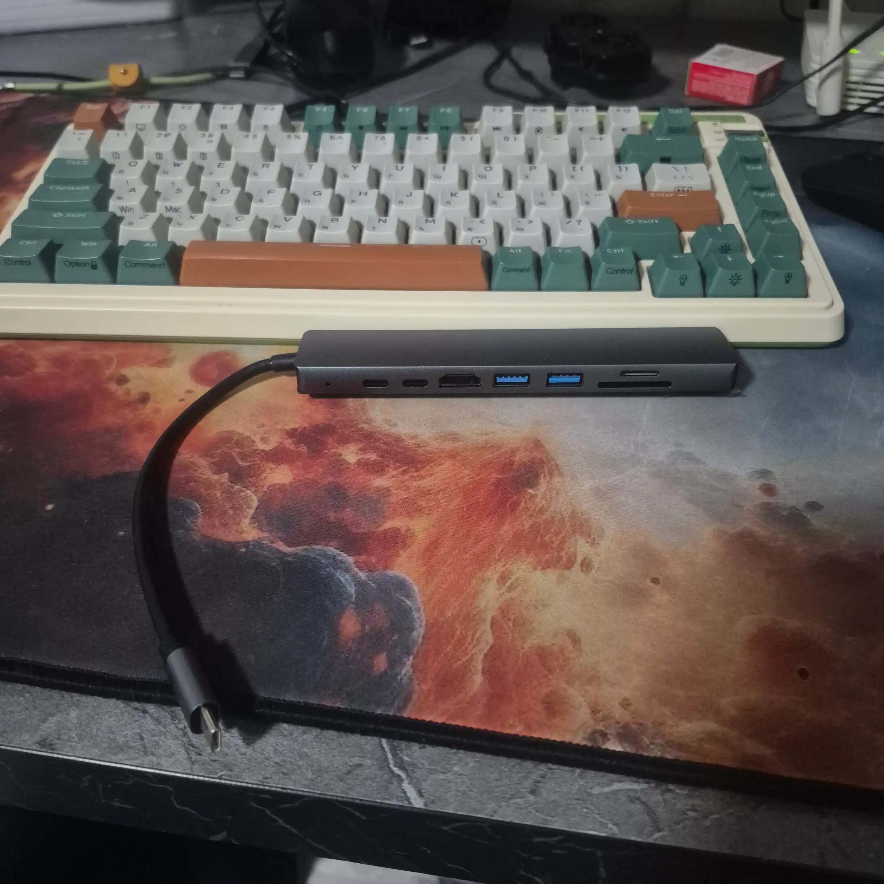 Adapter 8 tasi 1 da,Type-C, USB HUB, MacBook, iPad Pro va Android va iOS smartfonlar uchun