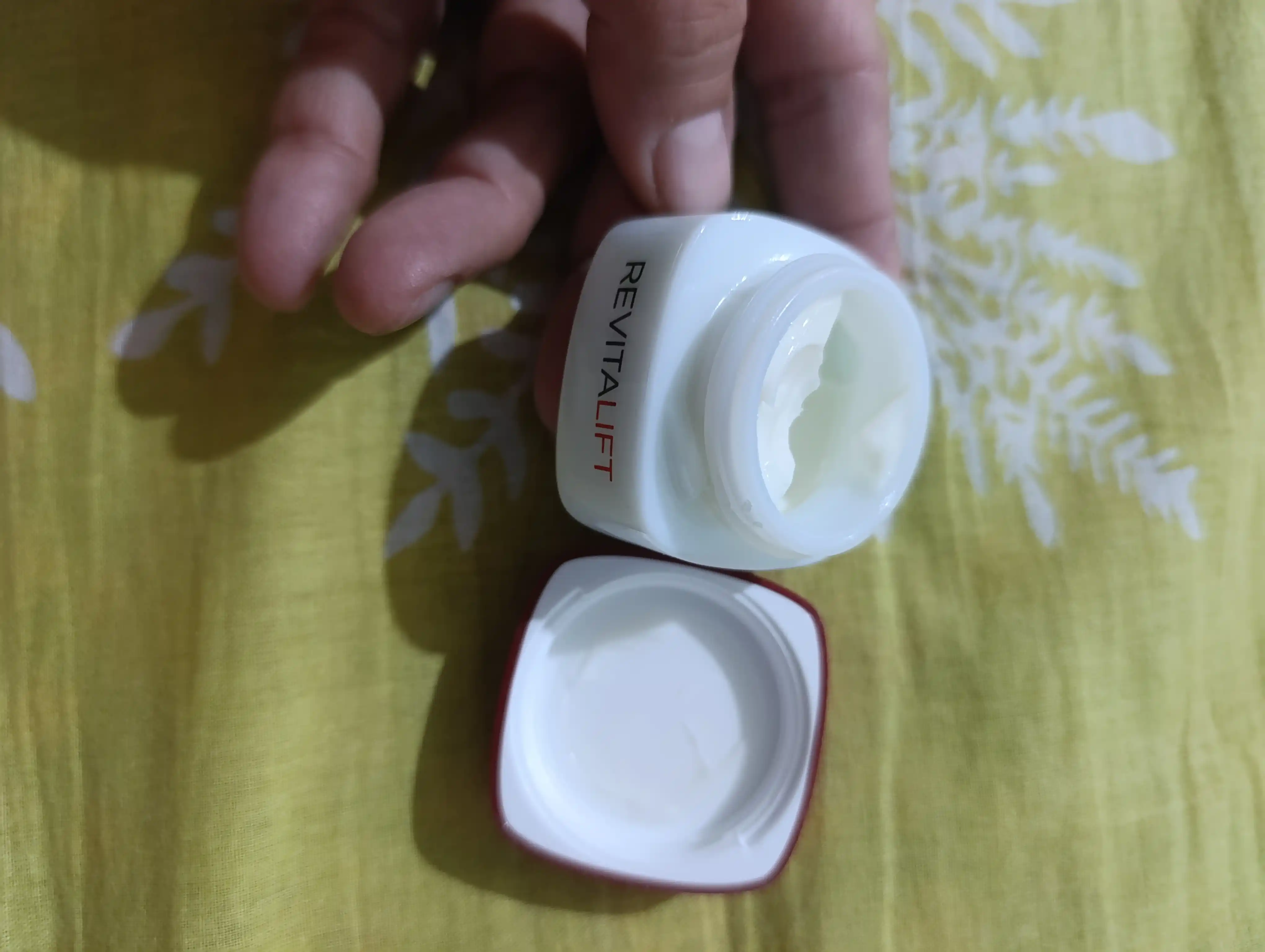 L'Oreal Paris Revitalift ko'z atrofidagi teri uchun krem, 15 ml