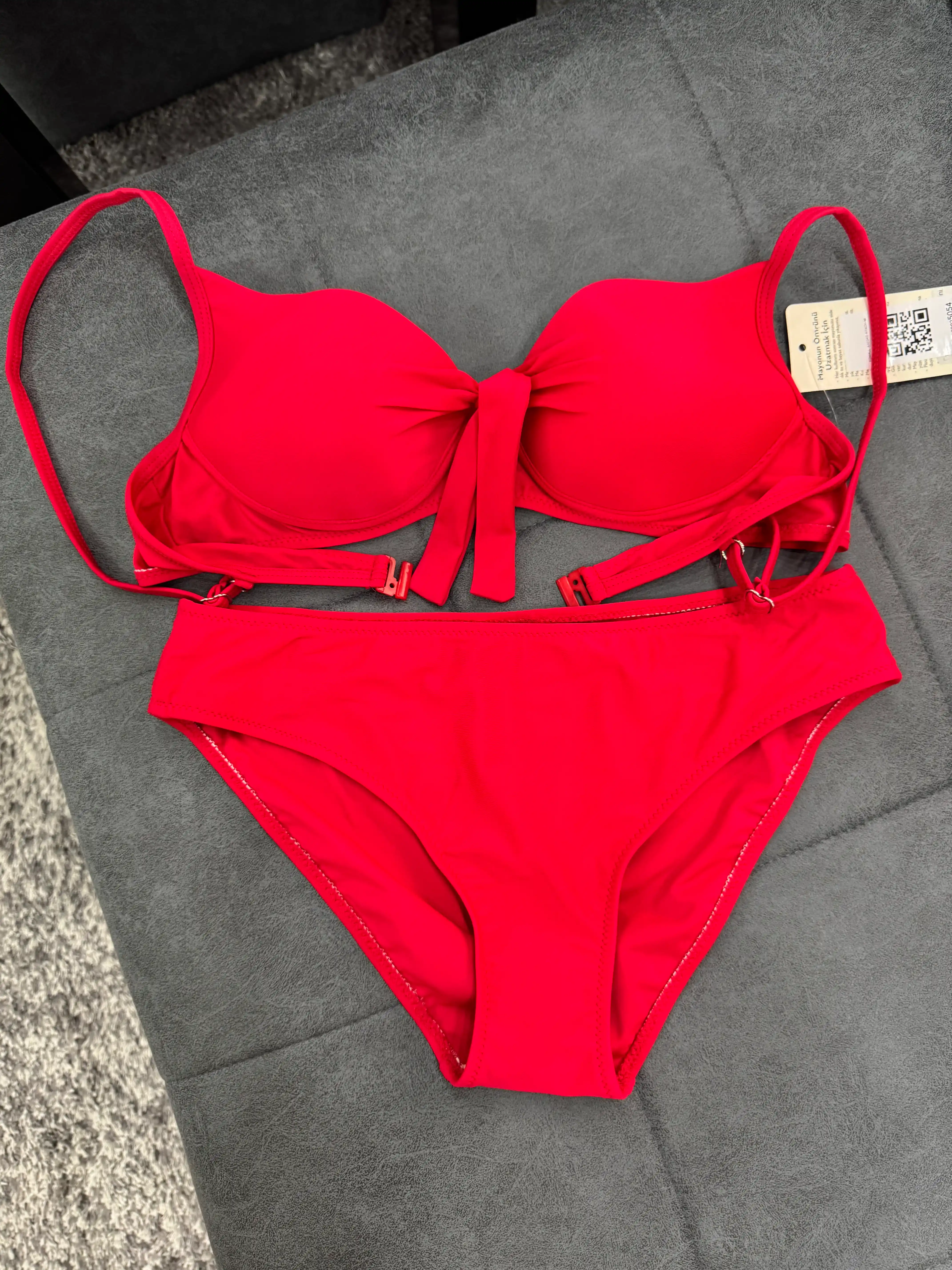 Ayollar suzish kiyimi, bantikli ingichka tasmali bikini