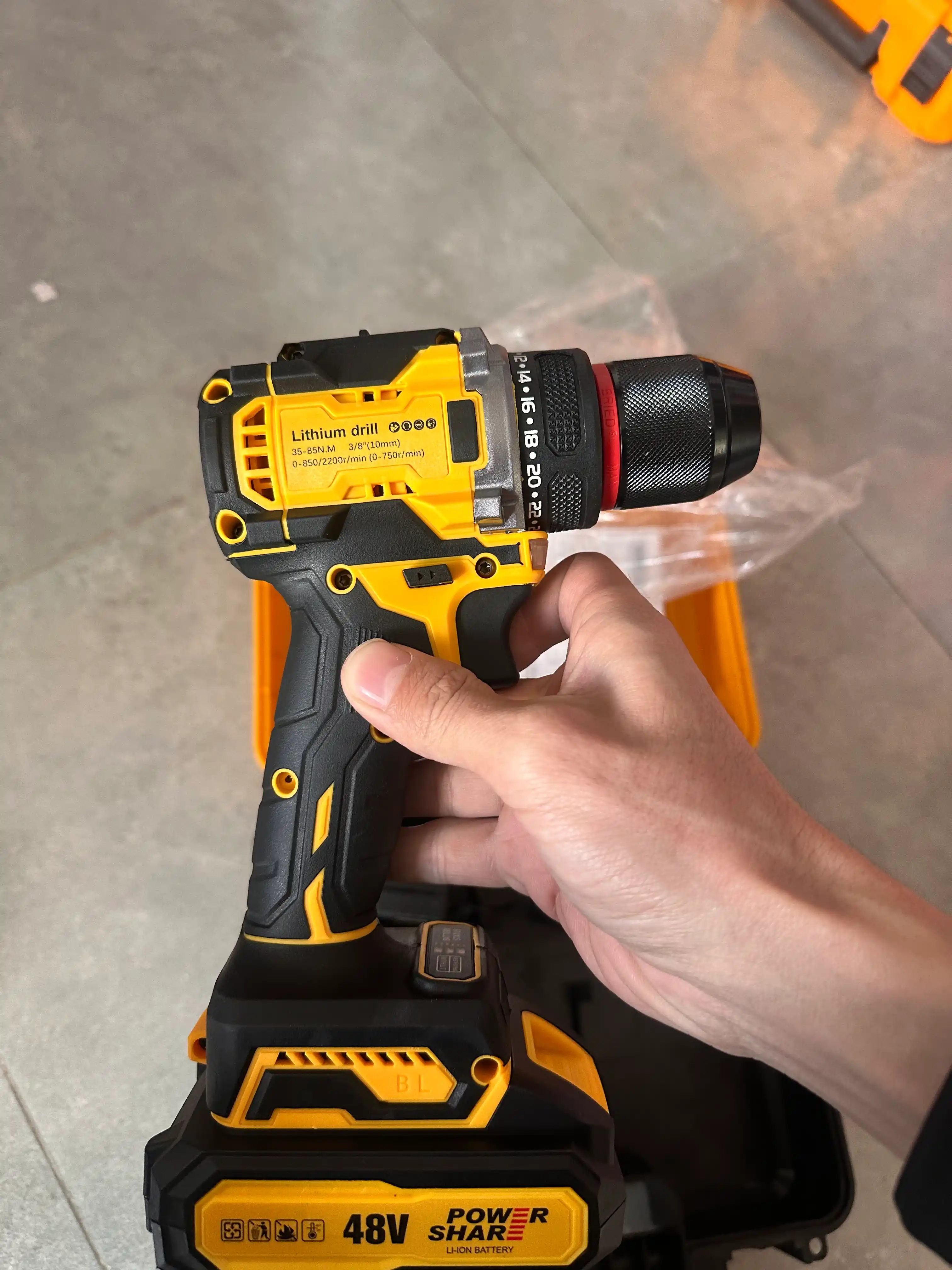 Akkumulyatorli drel-shurup buragich 48V, cho'tkasiz, keys ichida