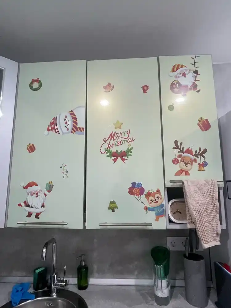 Yangi yil uchun derazaga statik ikki tomonlama nakleykalar to‘plami Ded Moroz, qor parcha