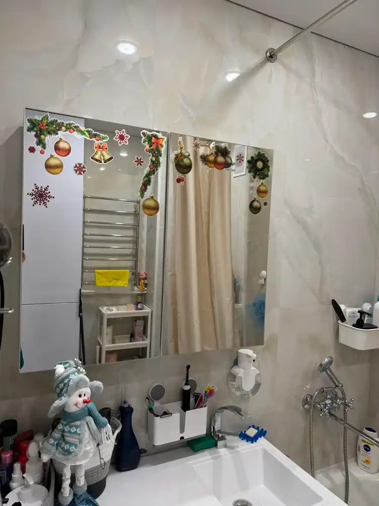 Yangi yil uchun derazaga statik ikki tomonlama nakleykalar to‘plami Ded Moroz, qor parcha