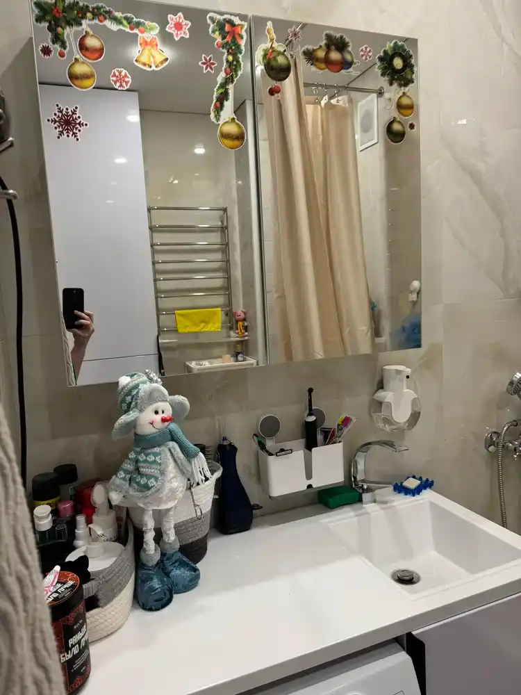 Yangi yil uchun derazaga statik ikki tomonlama nakleykalar to‘plami Ded Moroz, qor parcha