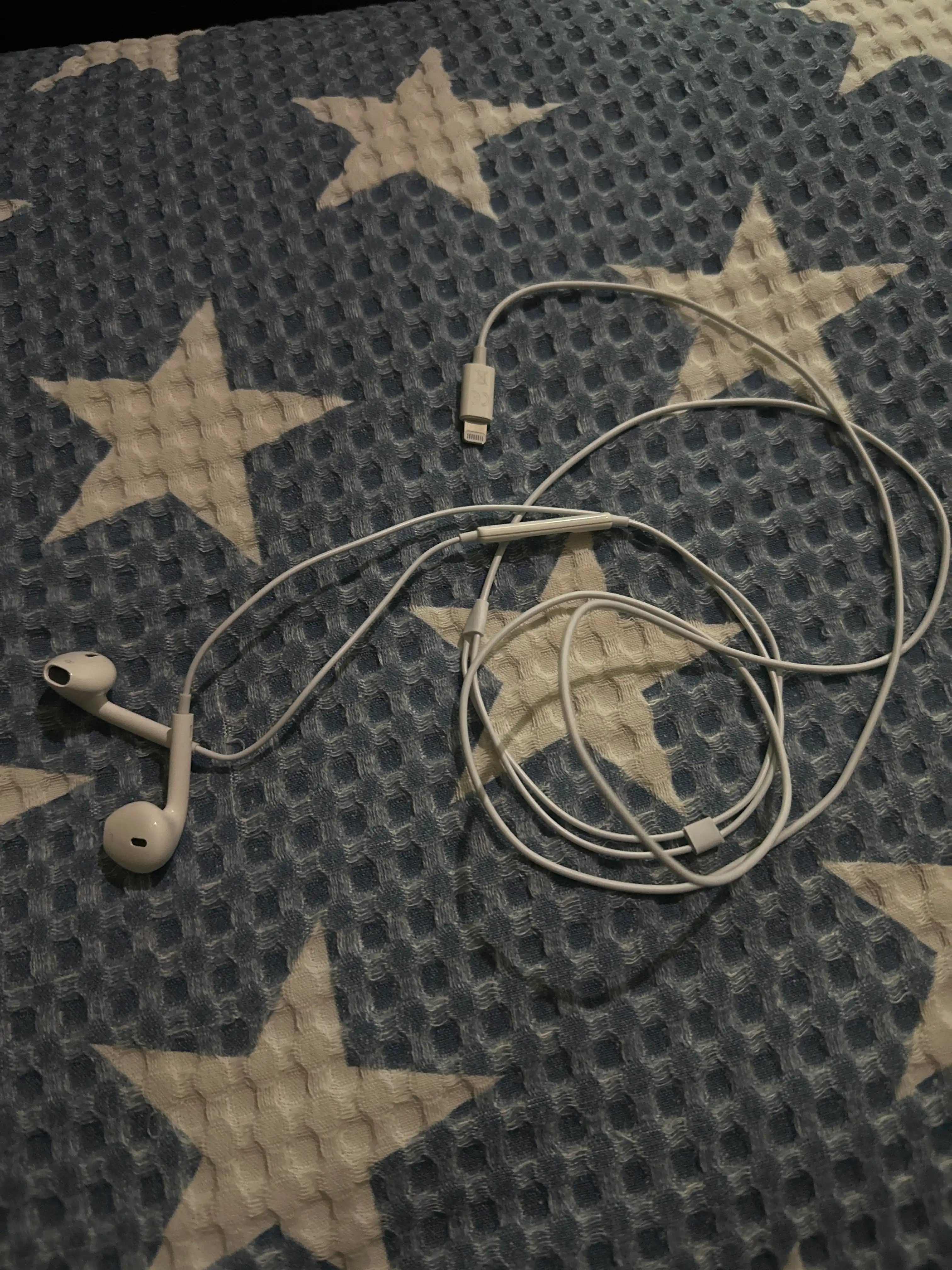 Наушники проводные Apple EarPods Lightning White EarPods