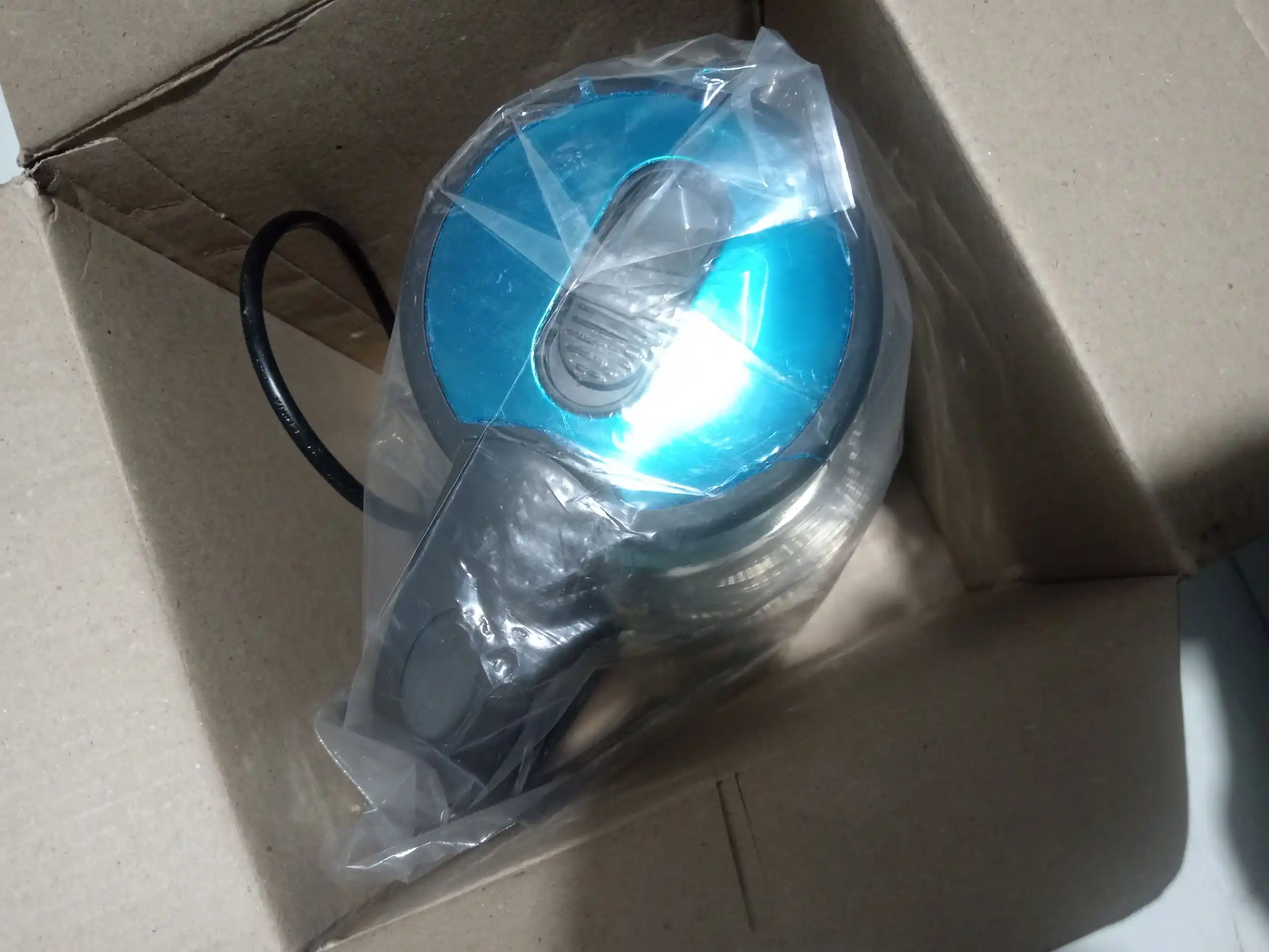Электрический чайник BOSCH 2 L — LED подсветка, мощность 2000 Вт, немецкое качество