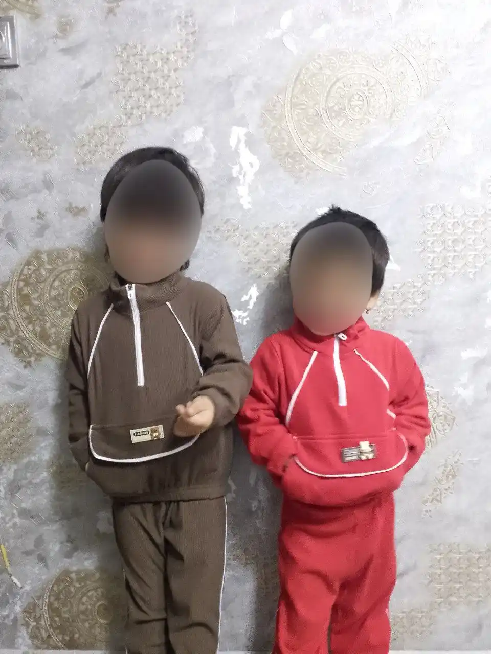 Qizlar va o‘g‘il bolalar uchun velvetdan tikilgan sport kostyumi, 3-5 yosh