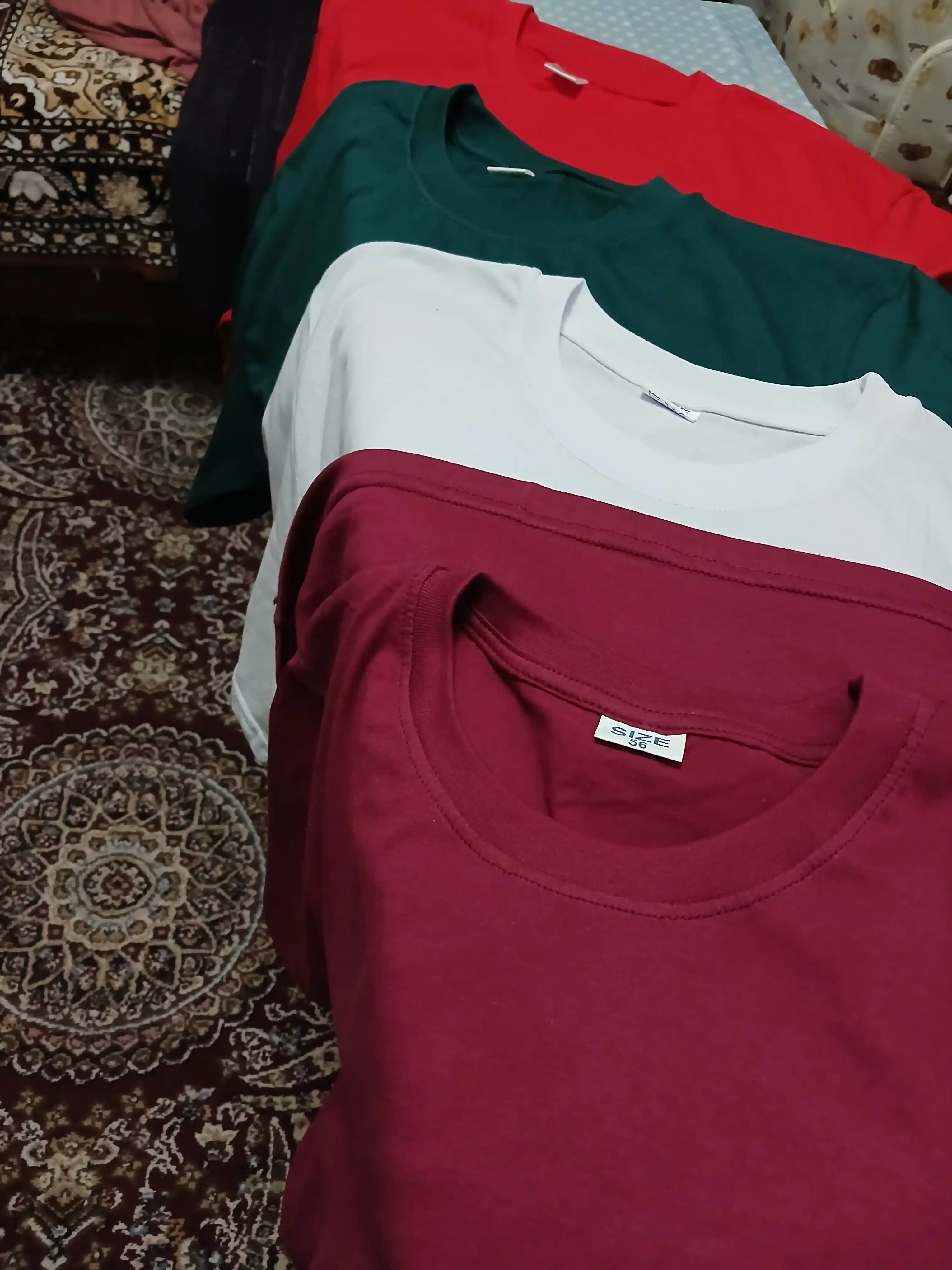 Ayollar va erkaklar uchun bir xil rangdagi futbolka, 100% paxta