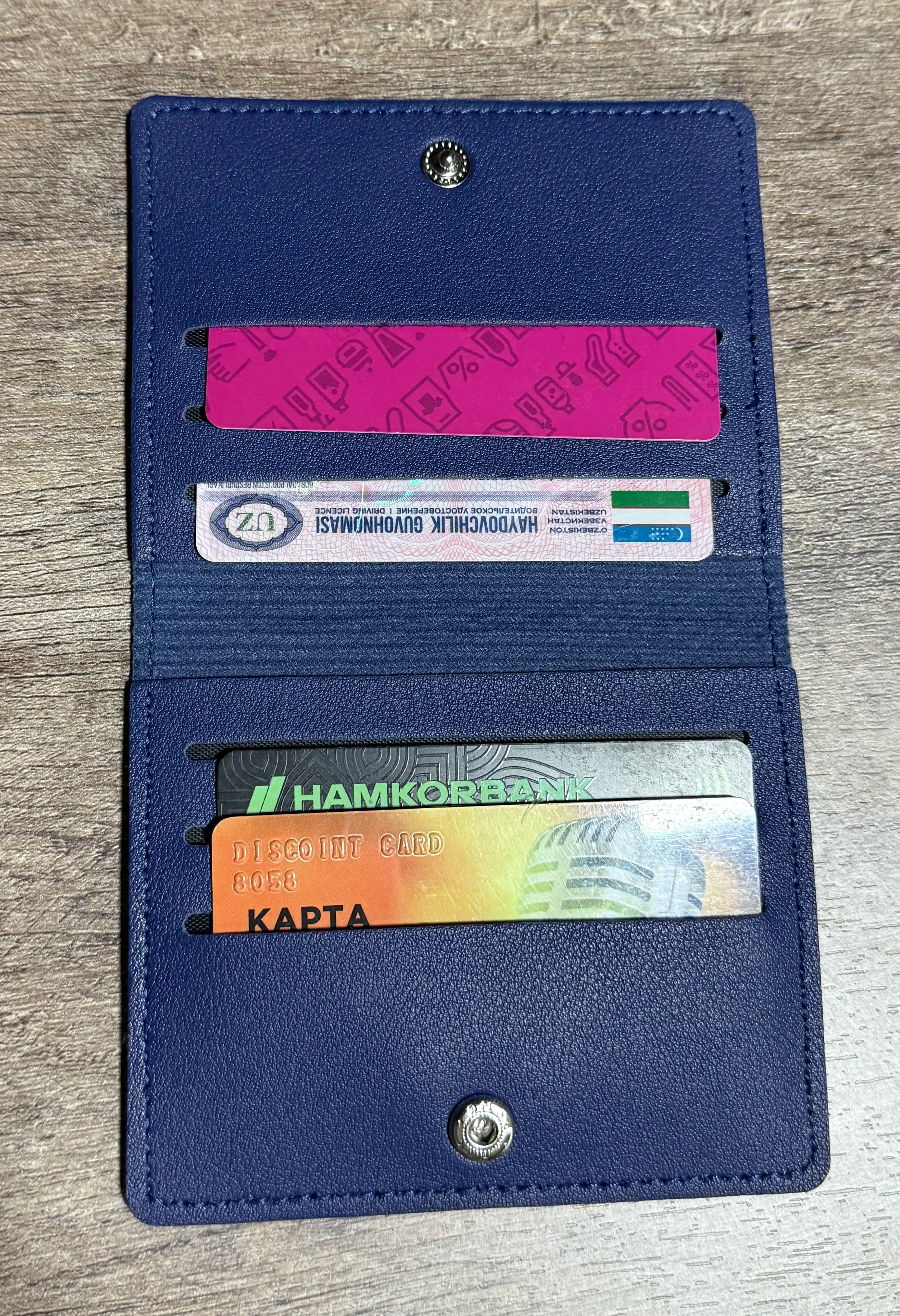 Kartholder, vizitka solgich, hamyon, hujjatlar va ID karta uchun g'ilof