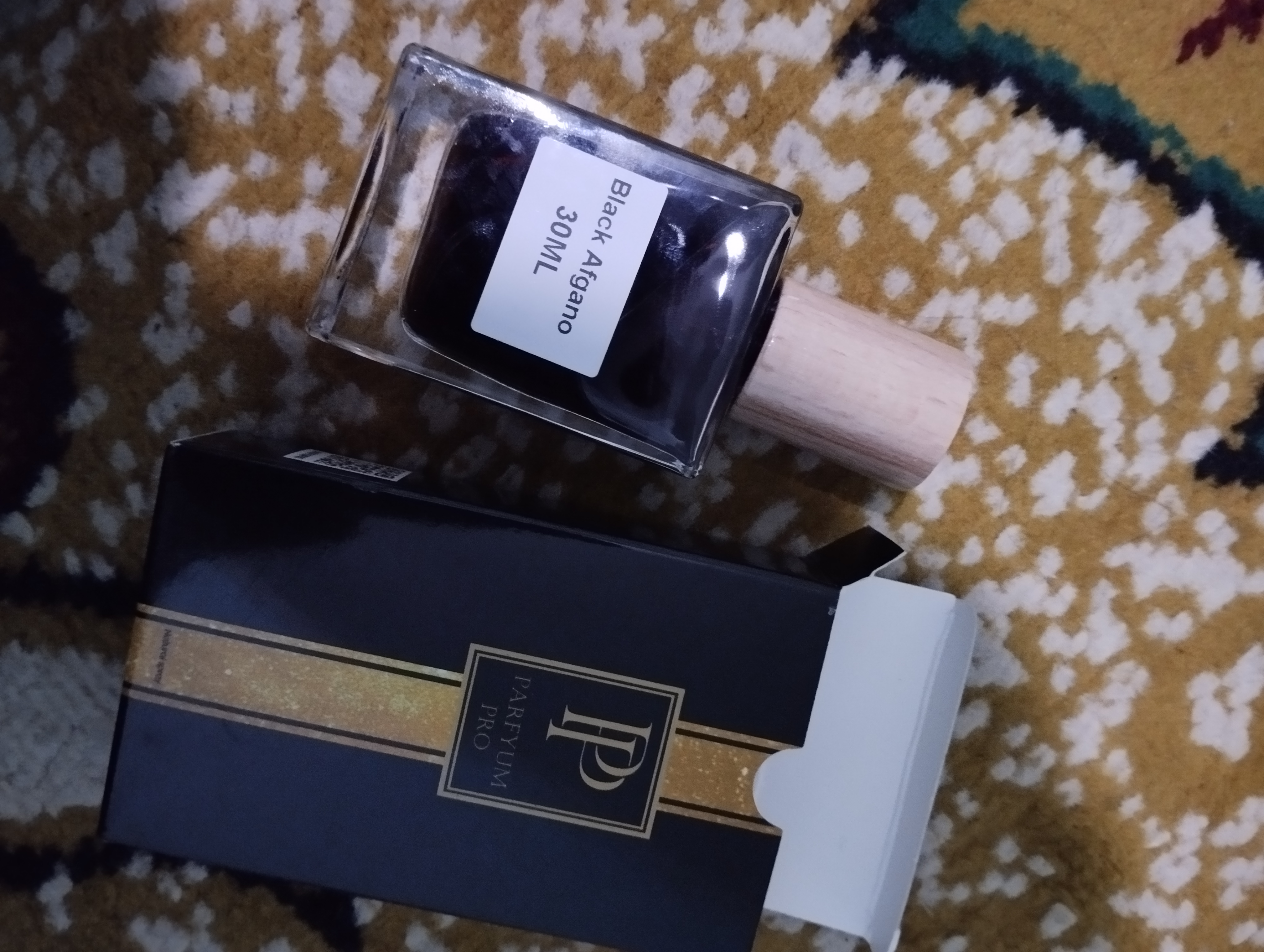 Erkaklar atiri Black afgano NASOMATTO-ga asoslangan