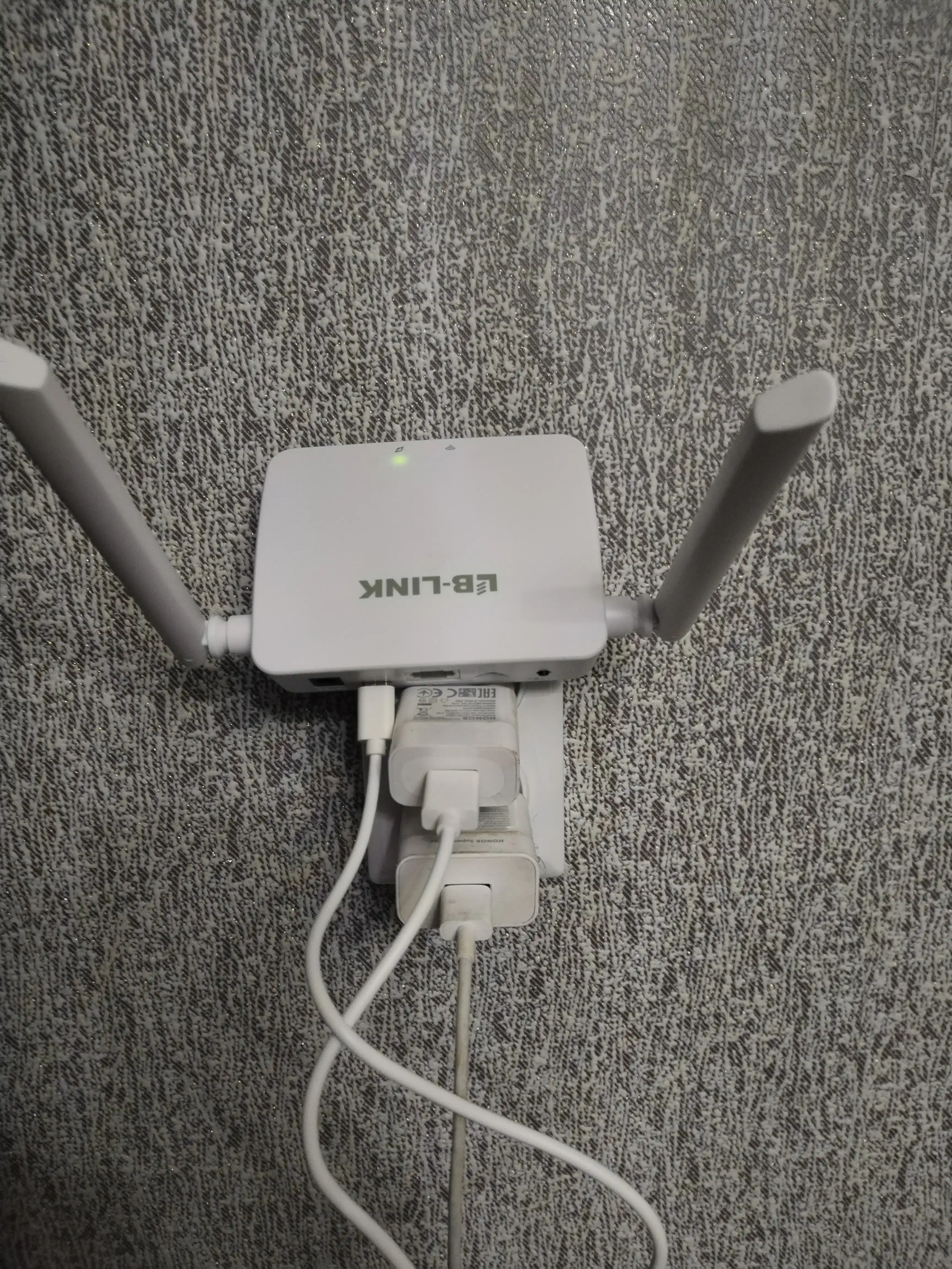 Wi-Fi роутер, модем 4G CPE-903B со слотом для SIM-карты, 4-х антенный с аккумулятором