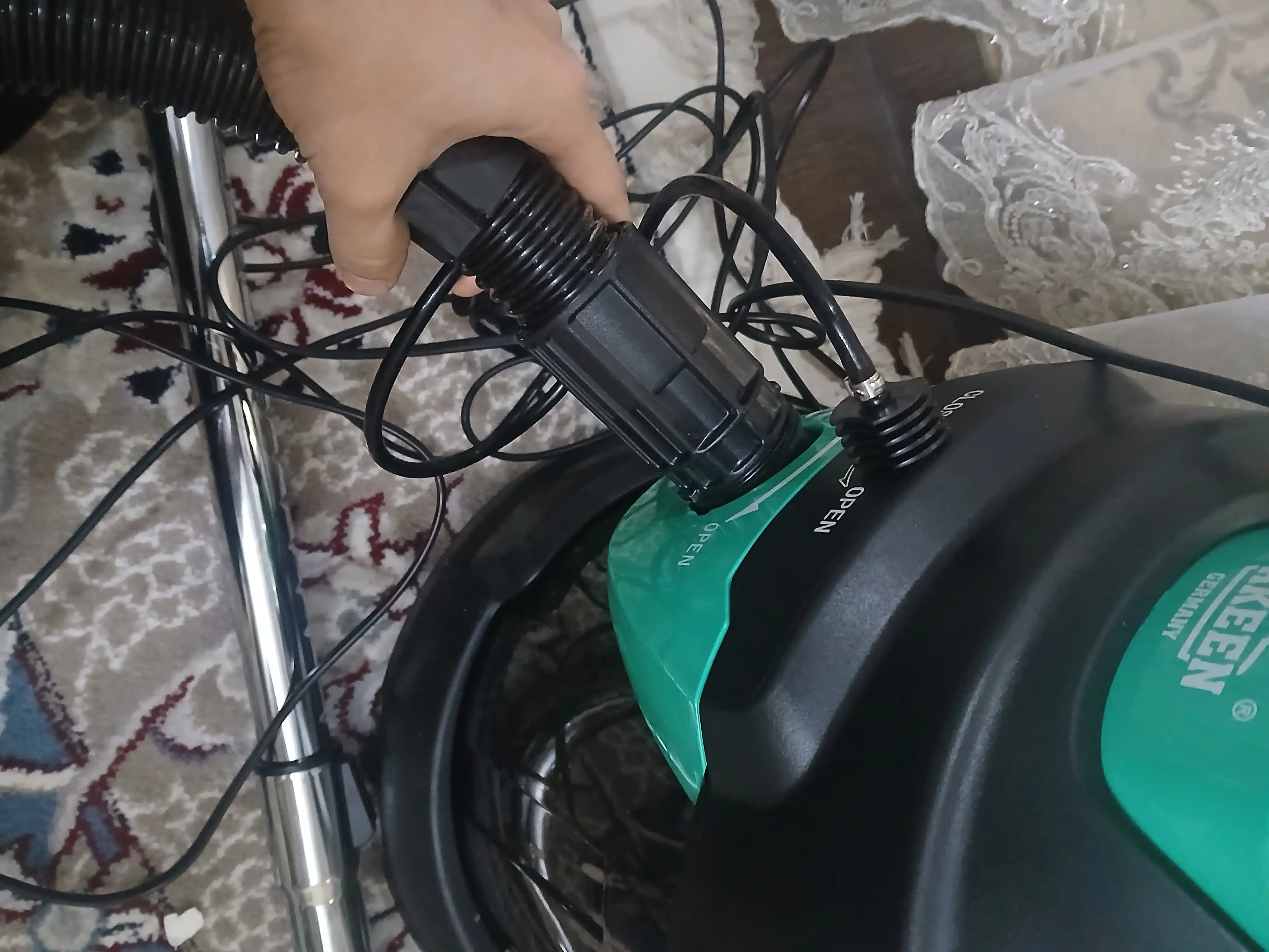 Пылесос Uakeen ZL-930 4 в 1 для сухой и влажной уборки с функцией мойки